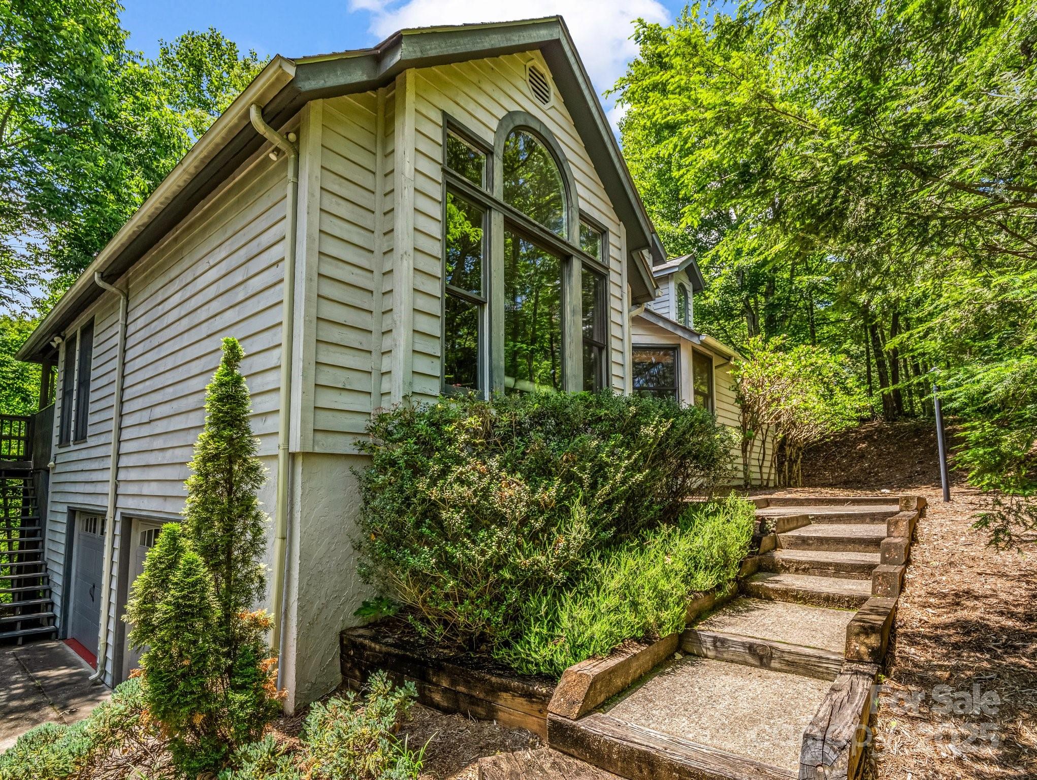 212 Ridgeway Road