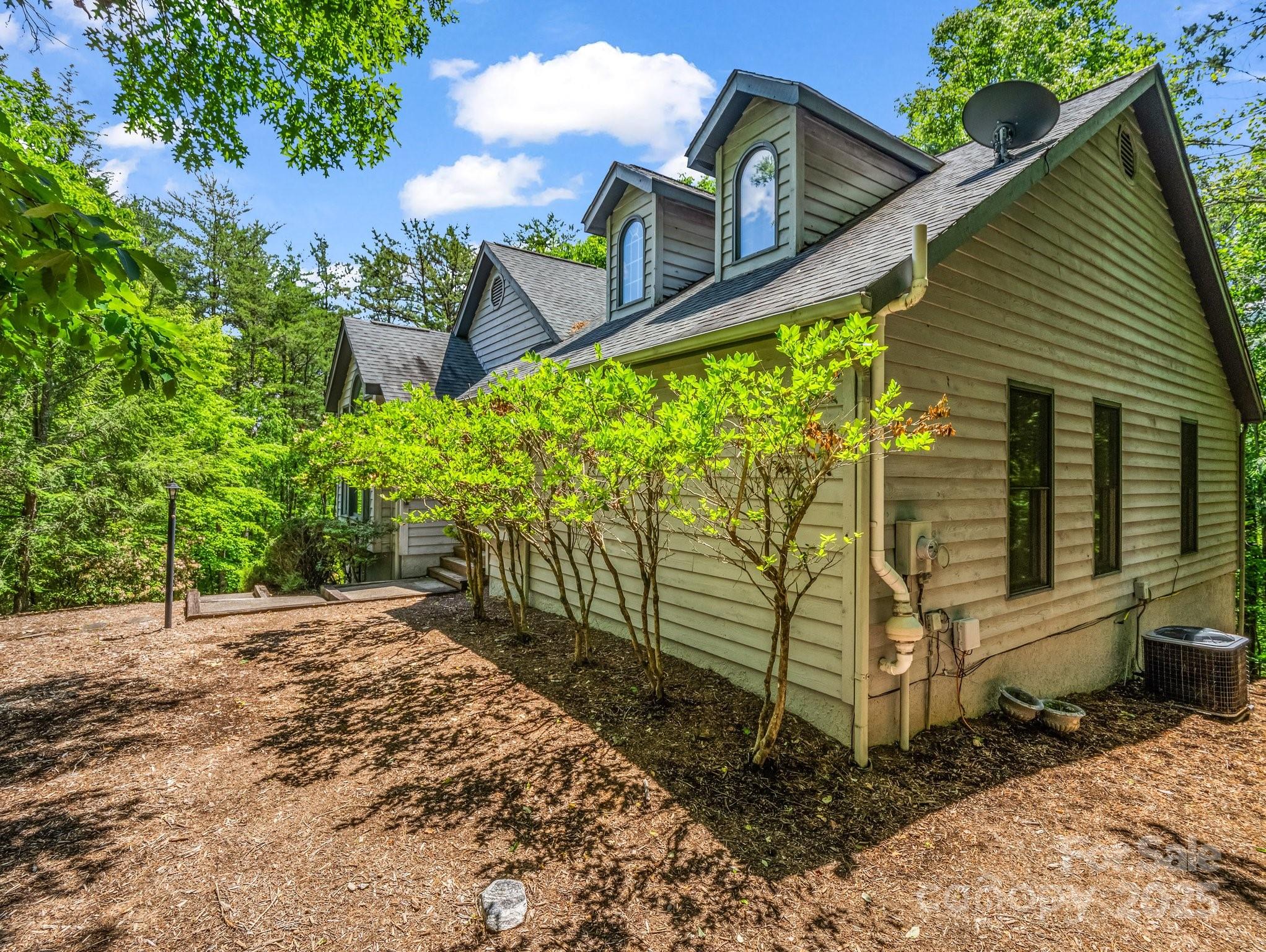 212 Ridgeway Road