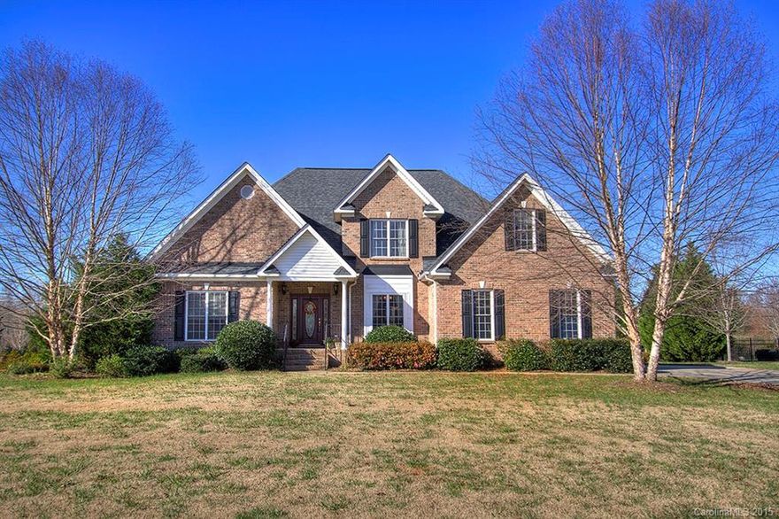 4 sides brick,Owner's on main,2 story foyer & Great Rm,3 beds + bonus up.Granite tops,New GE Profile Gas stove,Bosch d/w,site finished hardwoods,new carpet thru-out,Lots of storage thru-out inc.walk-in attic space,2+car garage,Country living over 1 acre w/woods behind,extensive mature landscaping,raised garden beds can stay or go,York Cty taxes,close to Springlake Country Club,Windy Hills Orchard & Bush-n-Vine, Clover & York.May join Springlake CC Pool.12 Mi. to new Riverwalk K-6 Charter School!