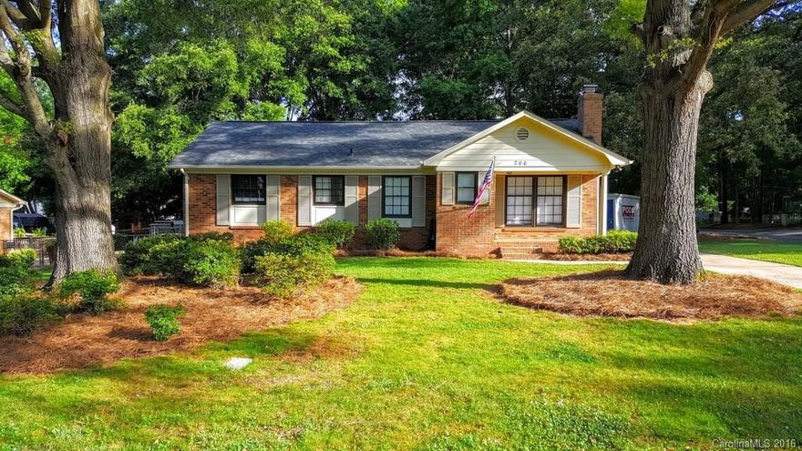 Charming brick ranch in quiet, mature neighborhood close to I-485 and downtown Matthews. Granite countertops, stainless steel appliances in kitchen, newly renovated bathrooms w/ceramic tile floors and tub surrounds. Original hardwood floor in den, new carpet, freshly painted interior & exterior, fenced in yard, 6 year old roof, new doors throughout and updated lighting. Corner lot located across from a small park, walking distance to Greenway, Matthews Elementary and downtown. 2-10 Home Warranty