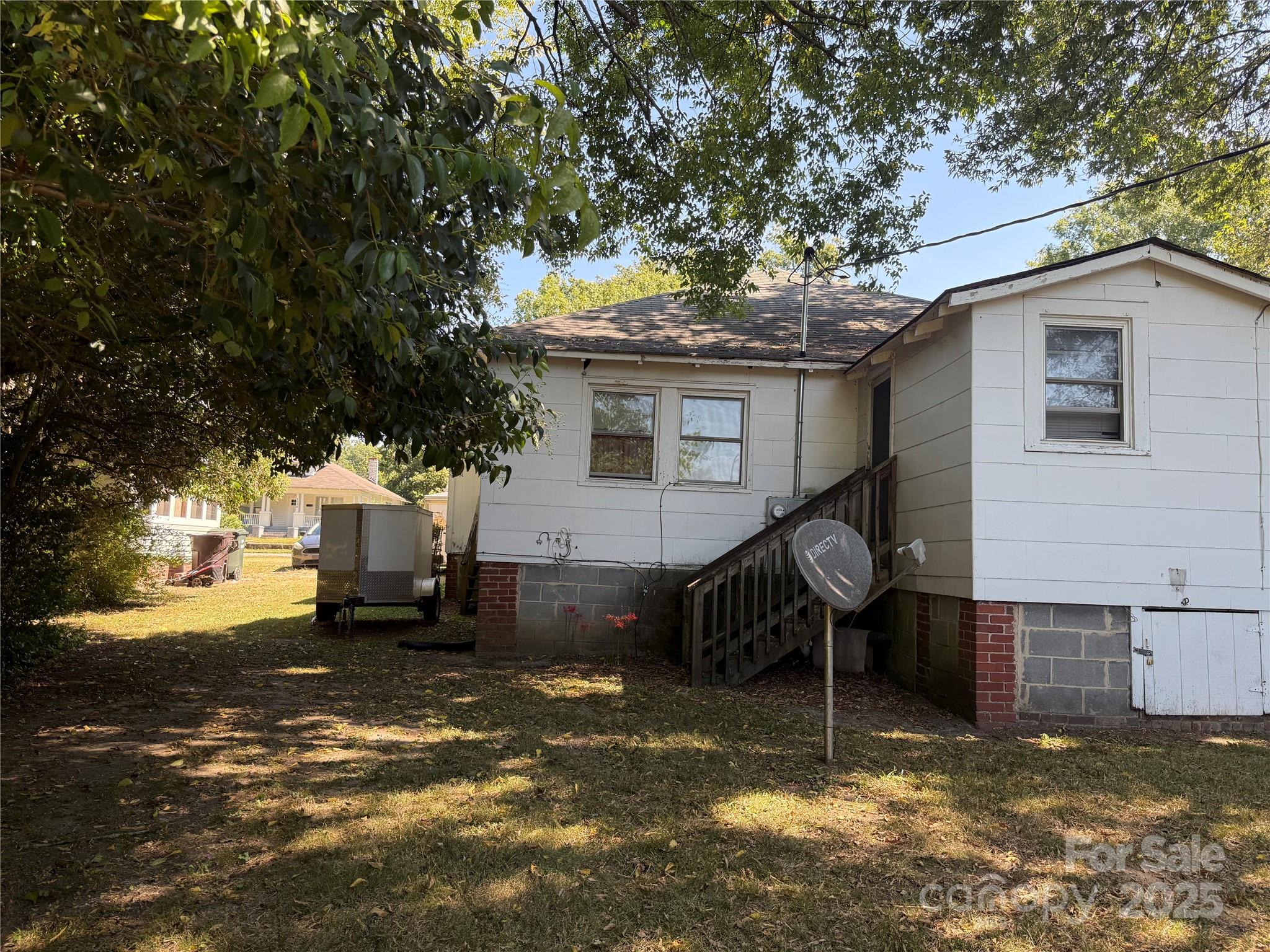 1027 College Avenue Extension