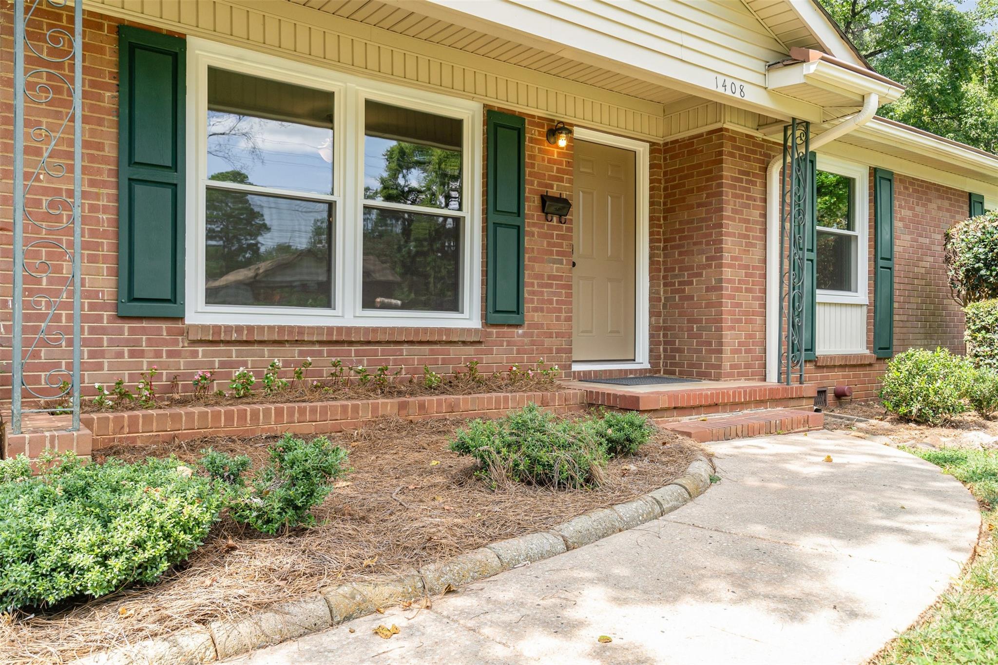 1408 Interurban Avenue