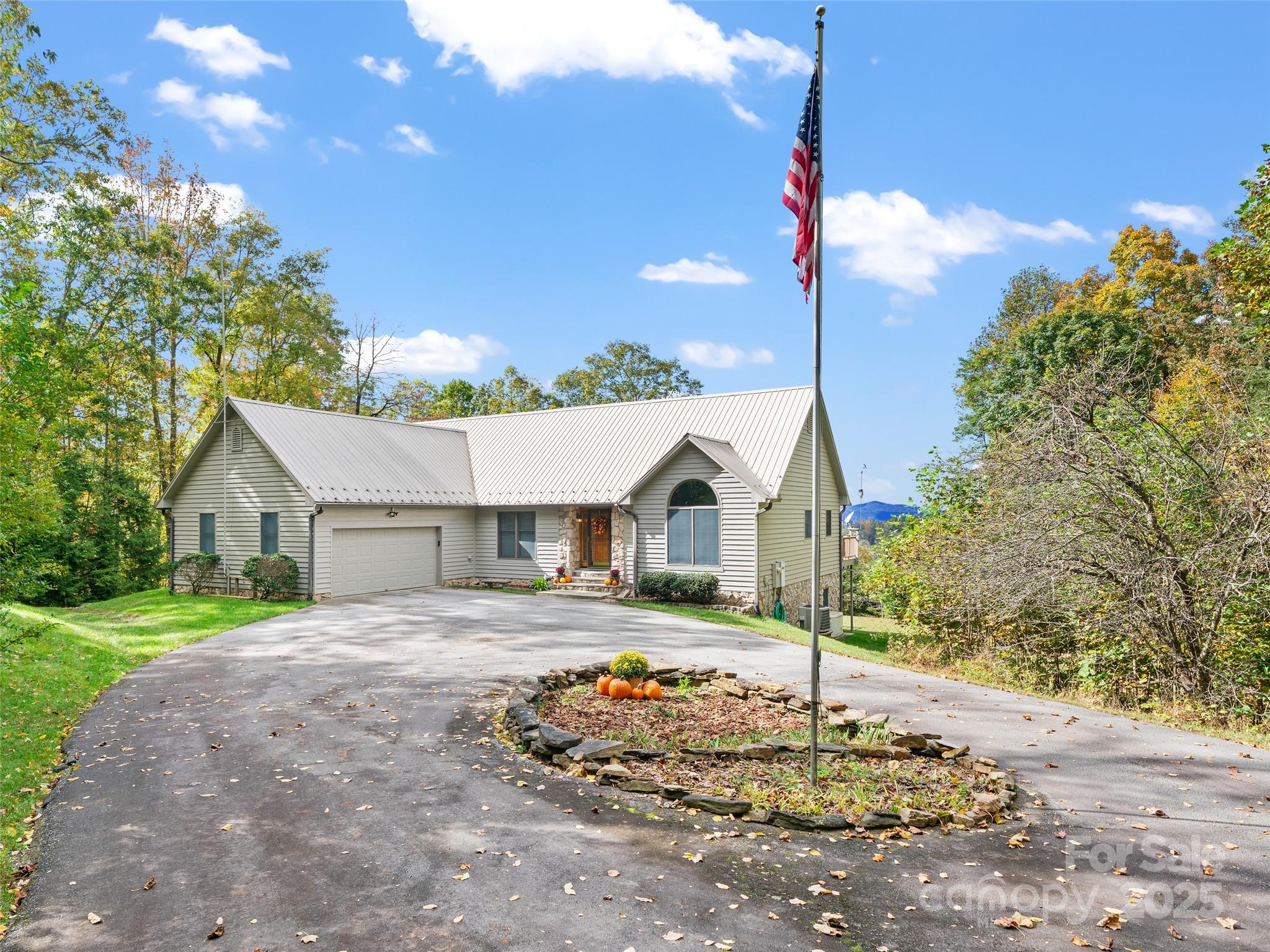105 Bluebird Lane