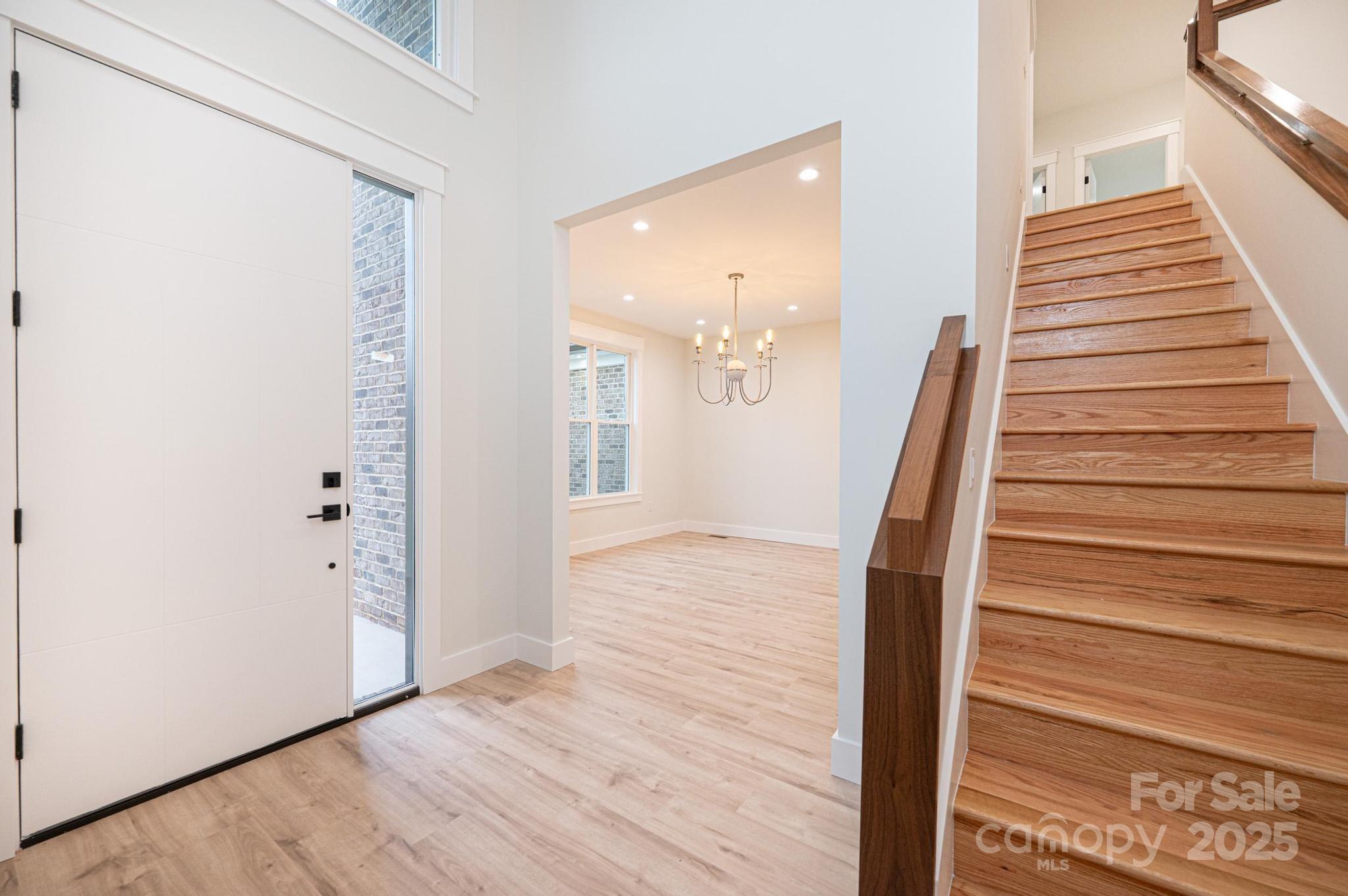 1328 33rd Avenue Drive NE