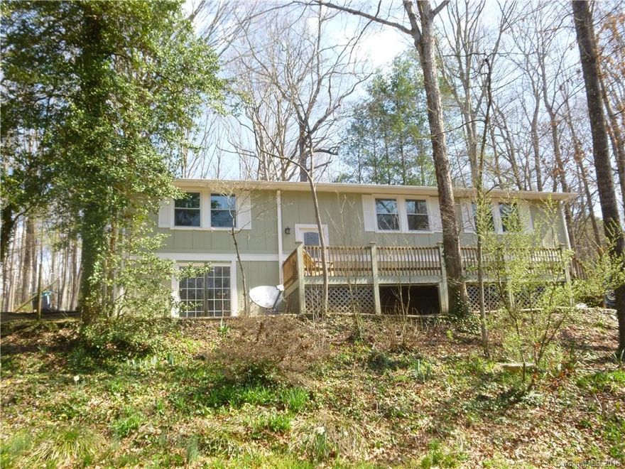 Beautiful home in park-like setting of Beechwood Lakes.Near Hendersonville, Fletcher,& I-26. Split foyer home at end of a cul-de-sac.Renovated 2008 w/ updates to kitchen & baths.Hardwoods & tile floors added.Master bedroom has bath & walk-in closet.Large den,laundry,& garage downstairs.Ceiling fans.Enjoy morning coffee on the front deck.Screened porch.Shared well.2 blocks to small lakes in this friendly neighborhood.Great schools.Perfect for anyone seeking peaceful serenity.