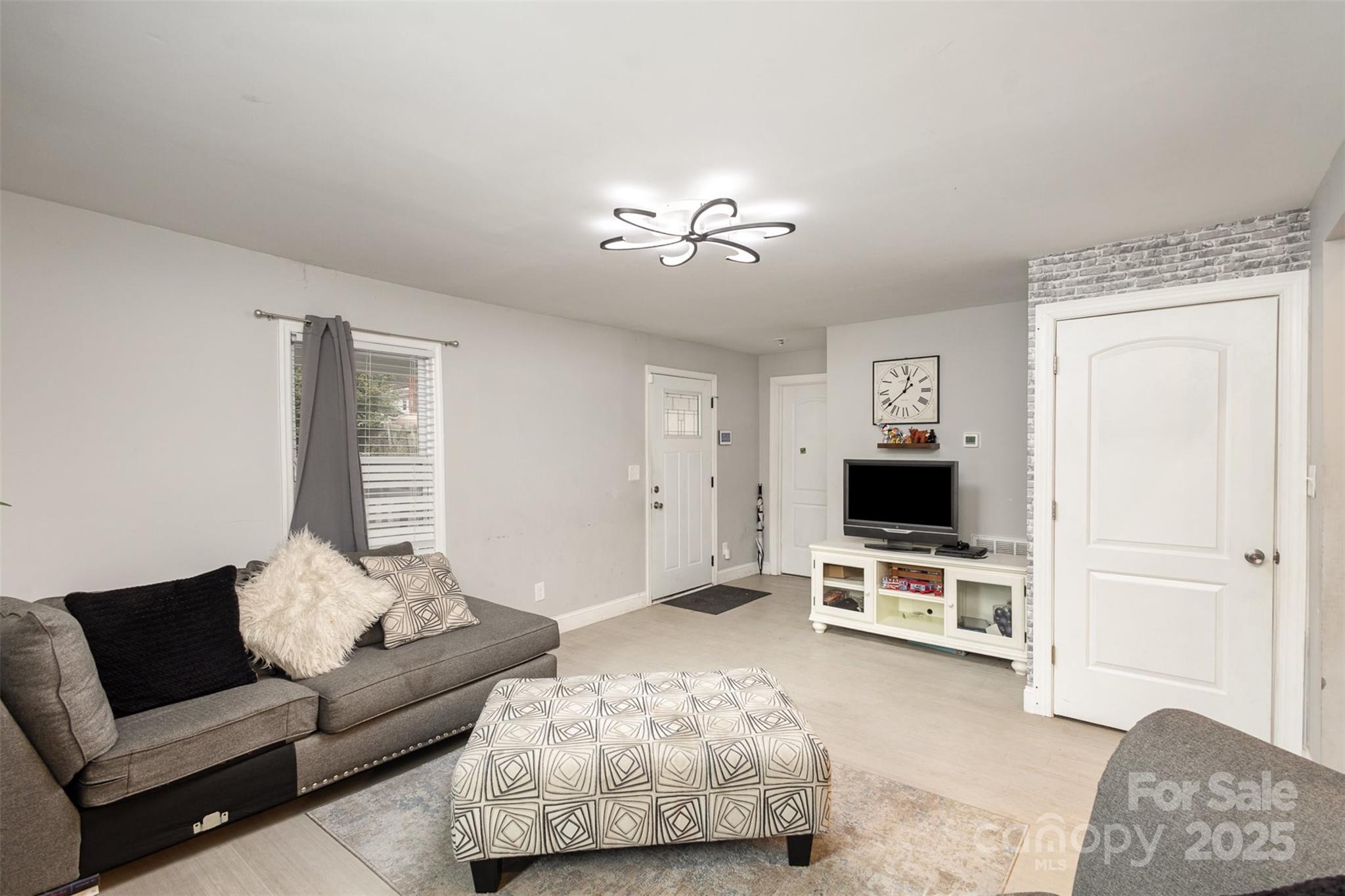 92 Saint Charles Avenue NE