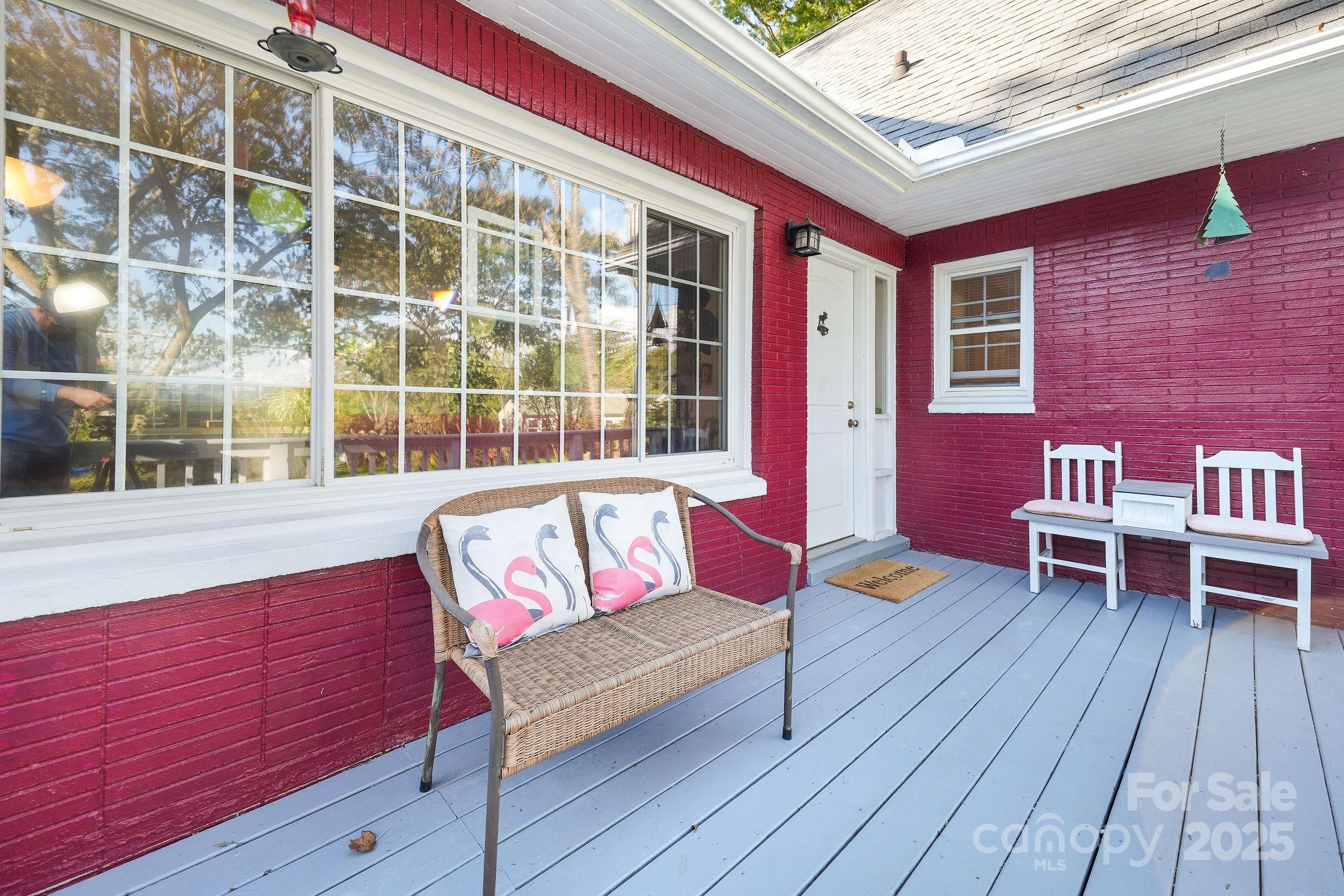 23 Laurel Loop