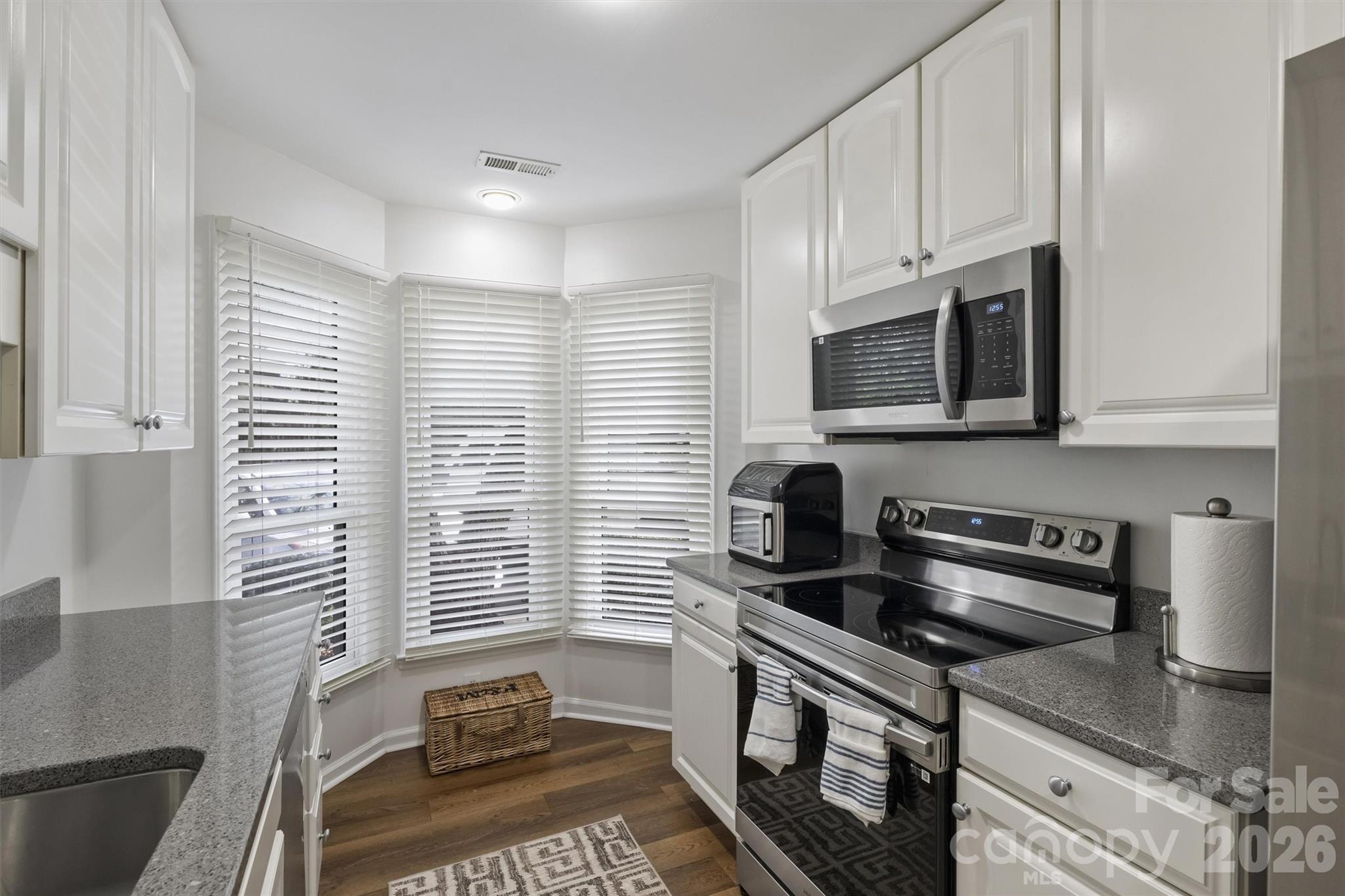 601 Queens Condominiums - Residential