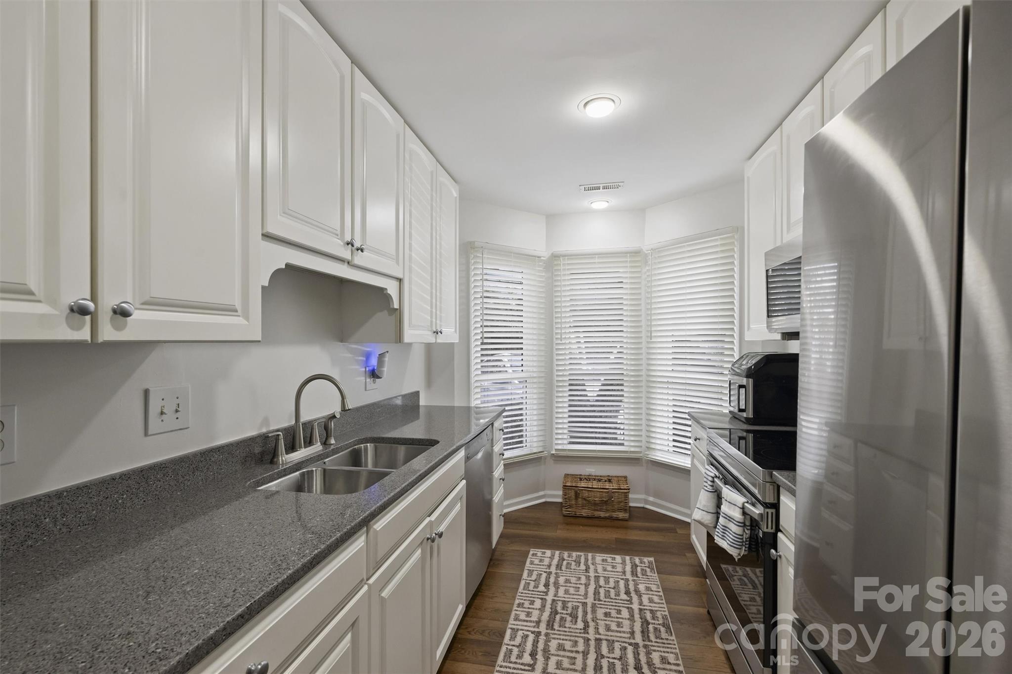 601 Queens Condominiums - Residential