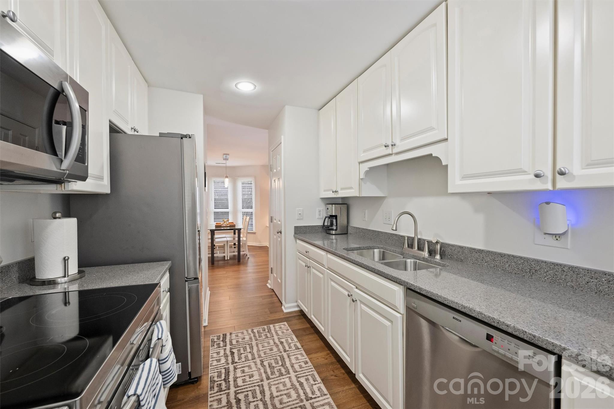 601 Queens Condominiums - Residential