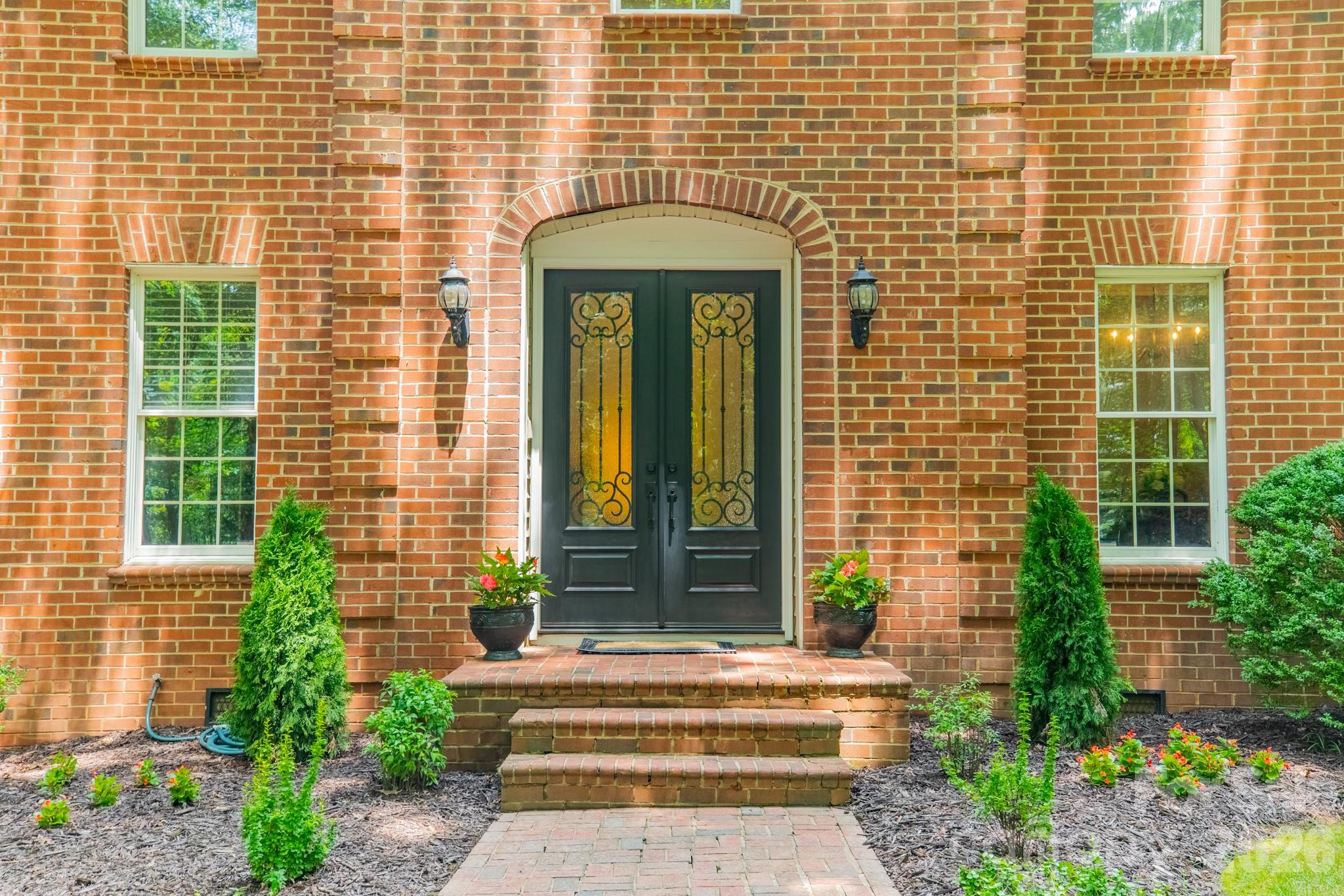 3307 Sandalwood Lane