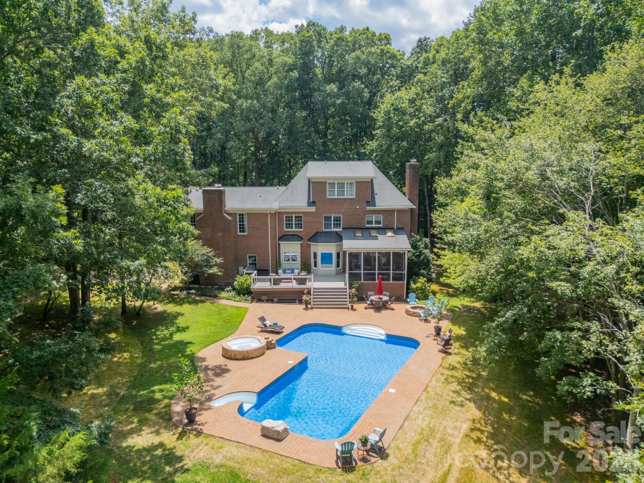 3307 Sandalwood Lane