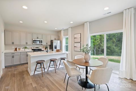 8029 Joy Crossing Lane Charlotte NC 28214