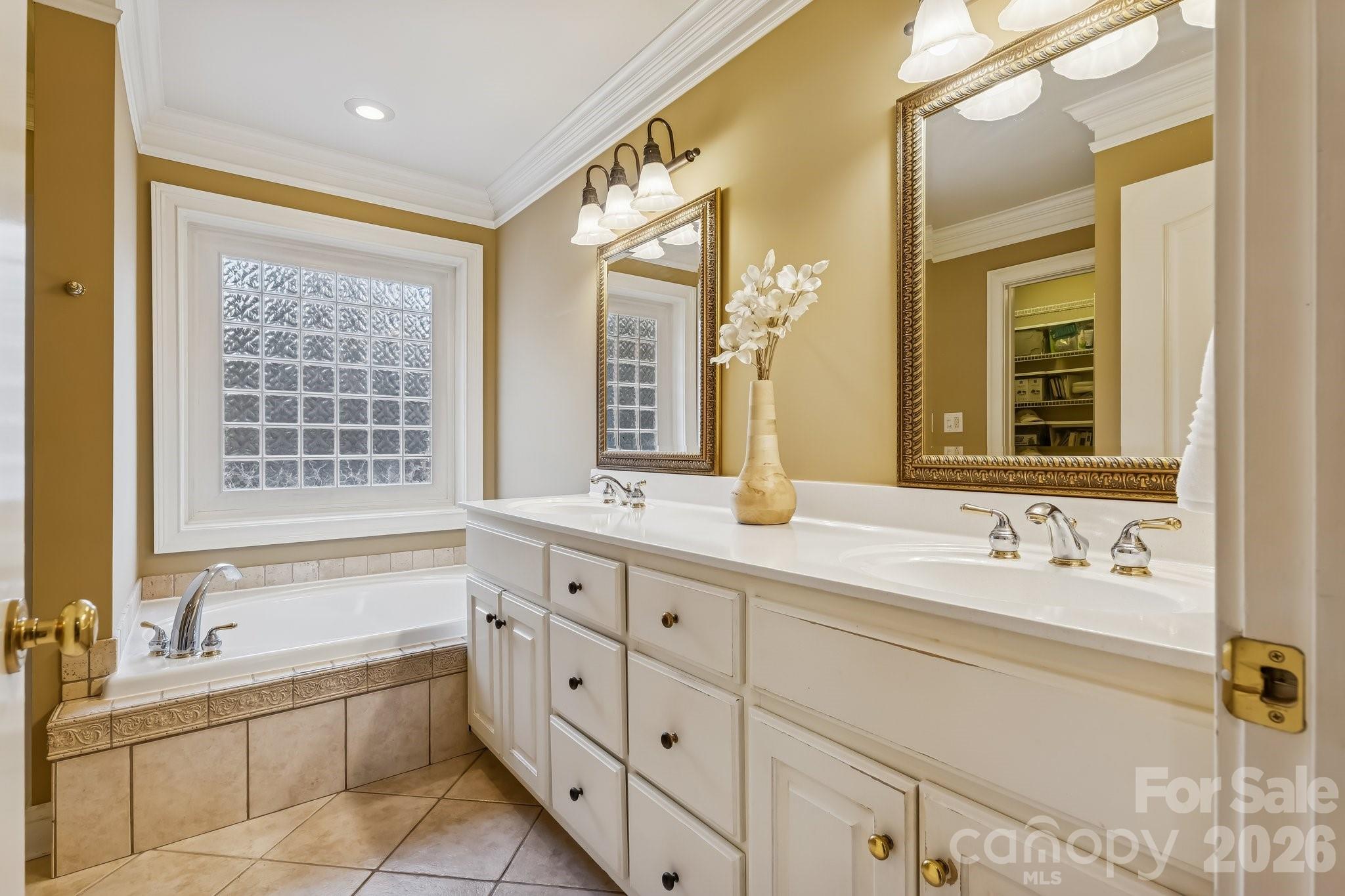 Saint Kidron - Residential