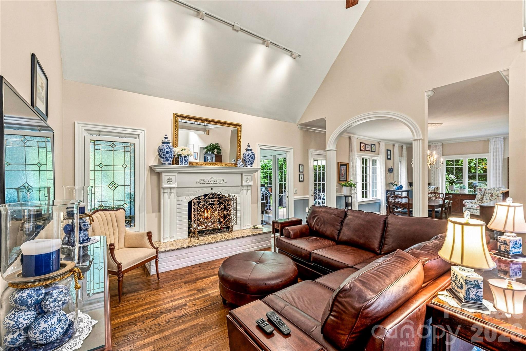 11 Tiverton Lane