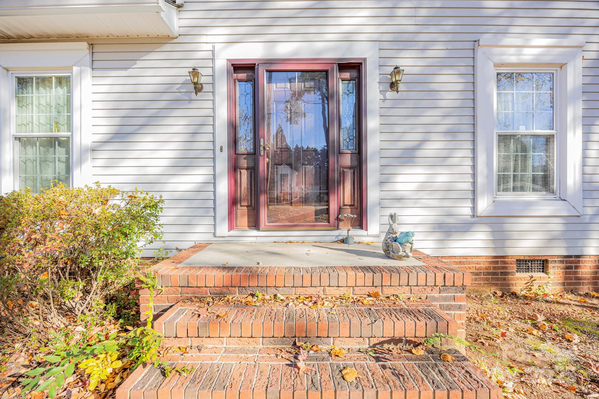 702 Campbell Avenue W