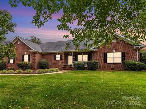 Photo of 192 Baymount Drive, Statesville, NC 28625 (MLS # 4302106)