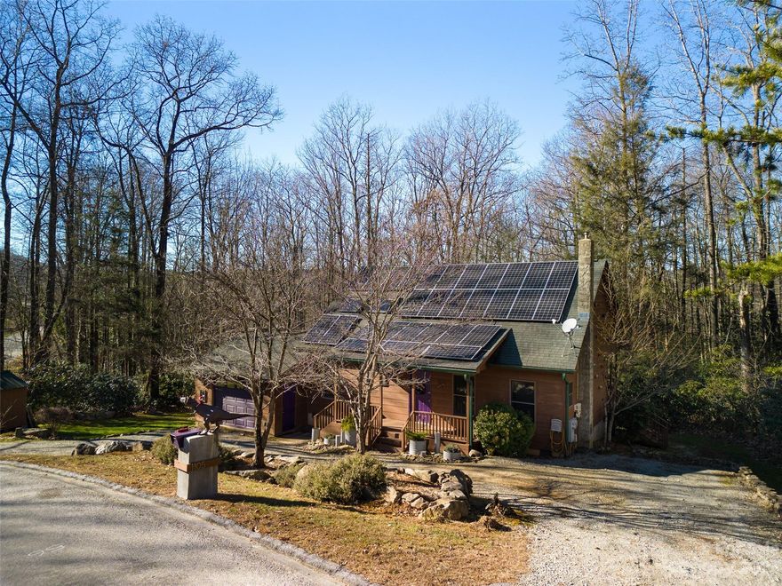 CHARMING MOUNTAIN CABIN ON A LARGE PRIVATE LOT WITH CREEKS! THIS IS THE PERFECT FULL-TIME OR
PART-TIME RESIDENCE BUT WOULD ALSO BE AN AMAZING SHORT TERM RENTAL! GREAT ROOM WITH SOARING
CEILINGS, OPEN KITCHEN, SPACIOUS BEDROOMS, LARGE COVERED REAR PORCH, 2 OUTBUILDINGS (ONE WITH
POWER), CREEKSIDE FIRE PIT, AND MUCH MORE! DO NOT MISS THIS STUNNING MOUNTAIN CABIN!