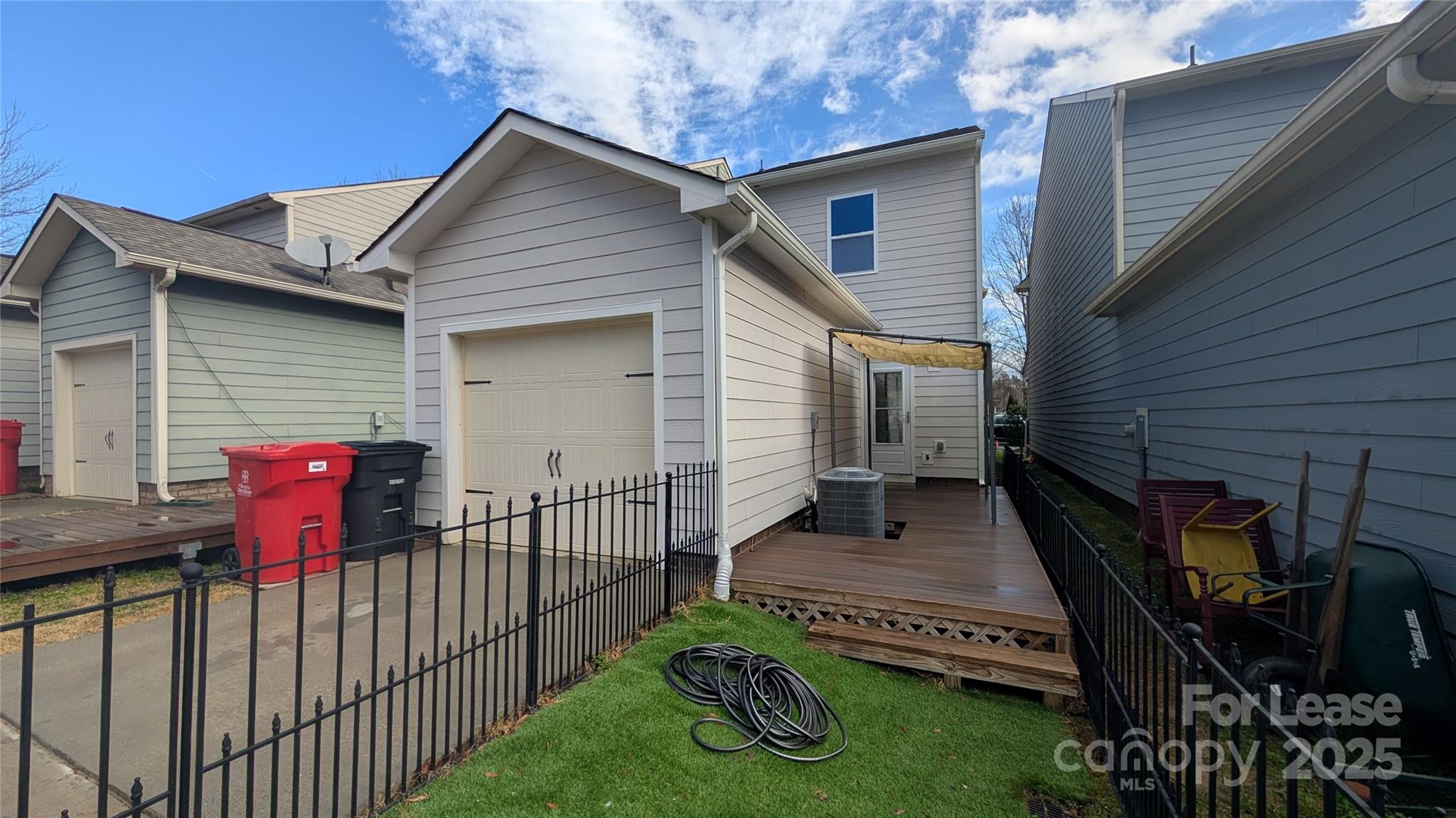 20017 Metaphor Mews None