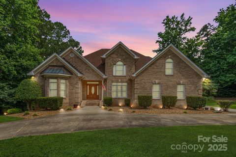 Photo of 8918 Beach Bluff Court, Sherrills Ford, NC 28673 (MLS # 4269894)