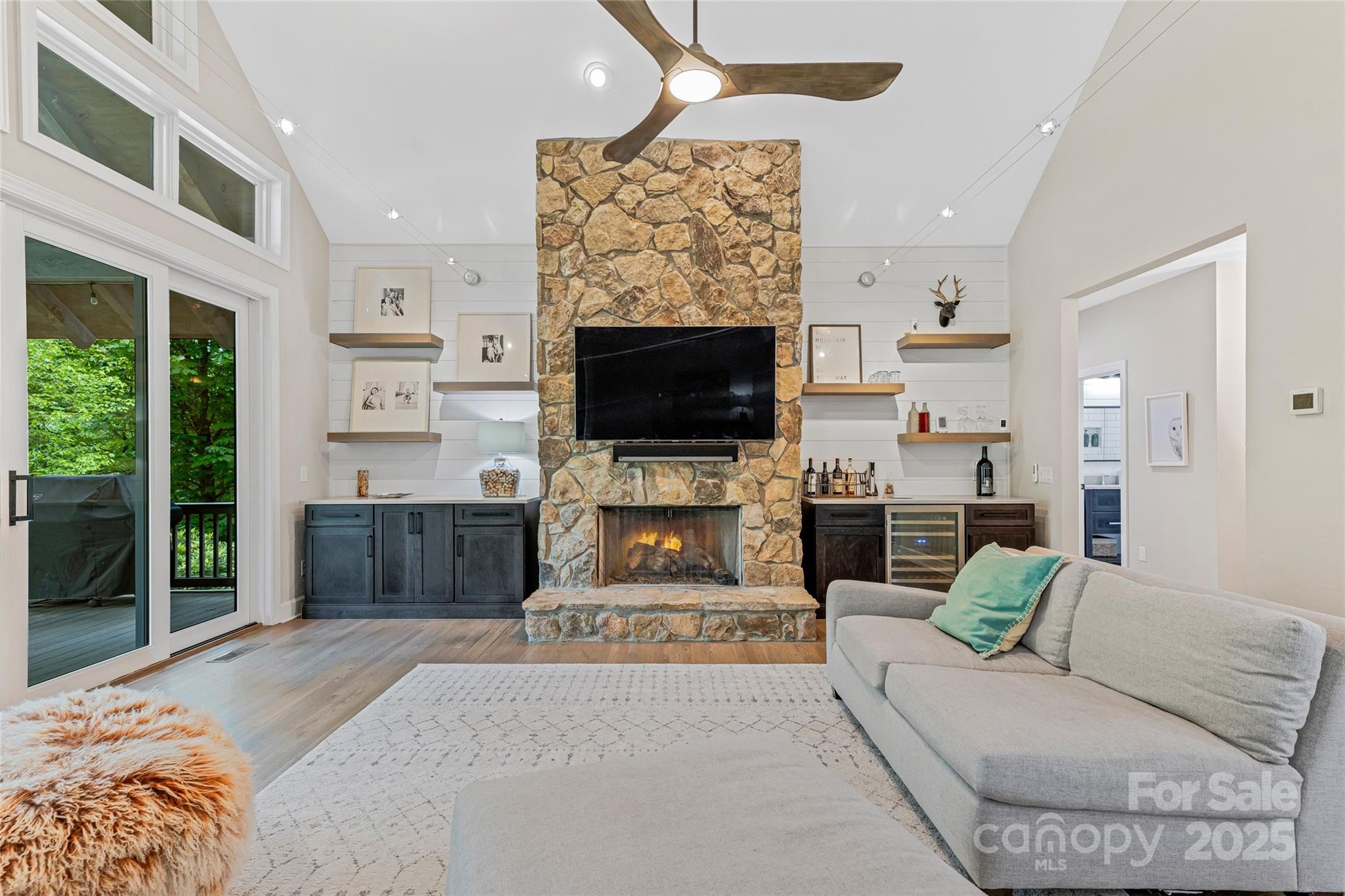 877 Winding Creek Road