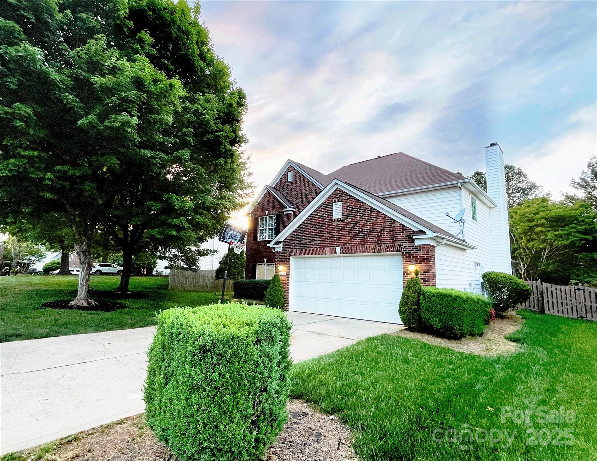 8218 Lynnewood Glen Drive