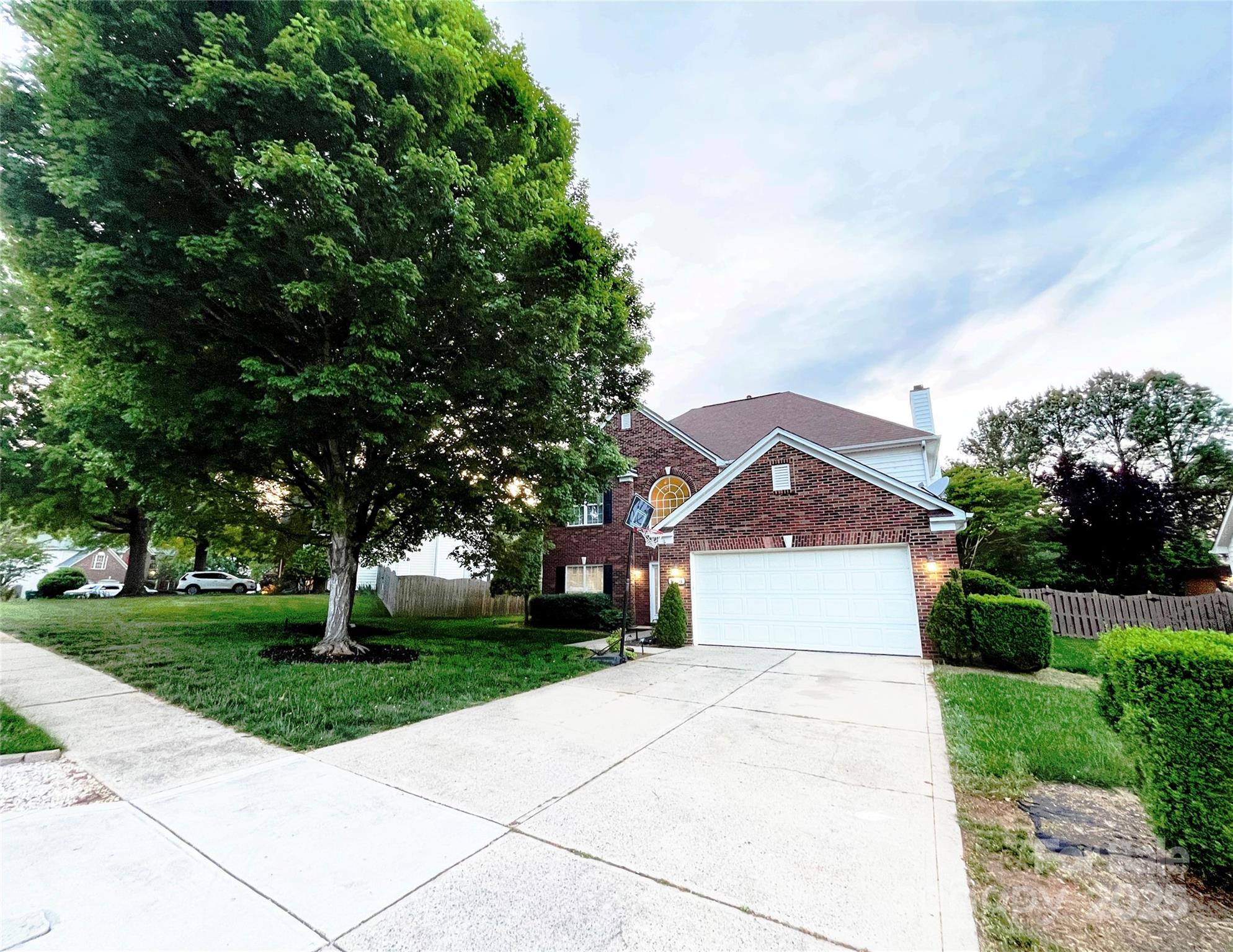 8218 Lynnewood Glen Drive