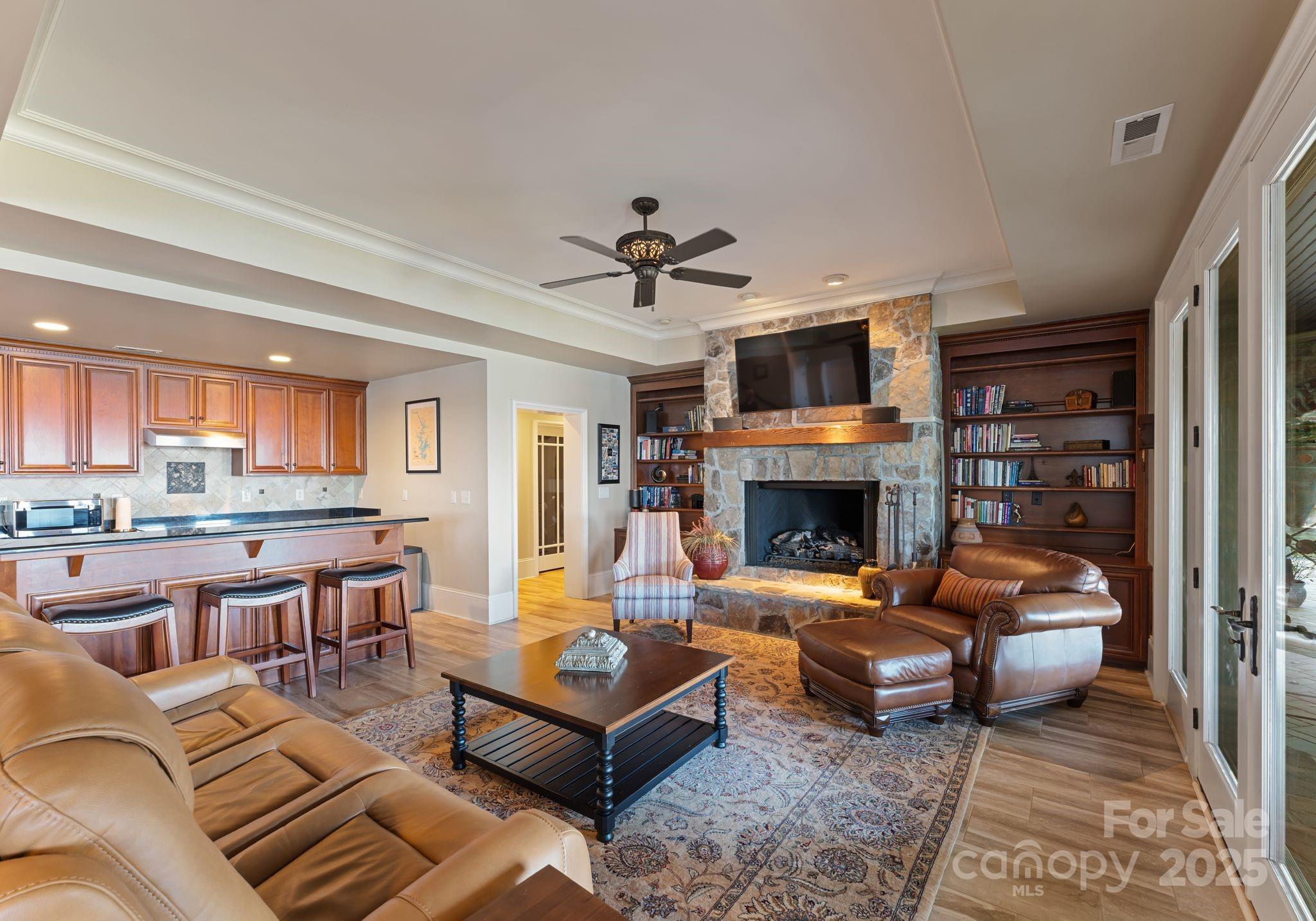 Pinnacle Shores - Residential