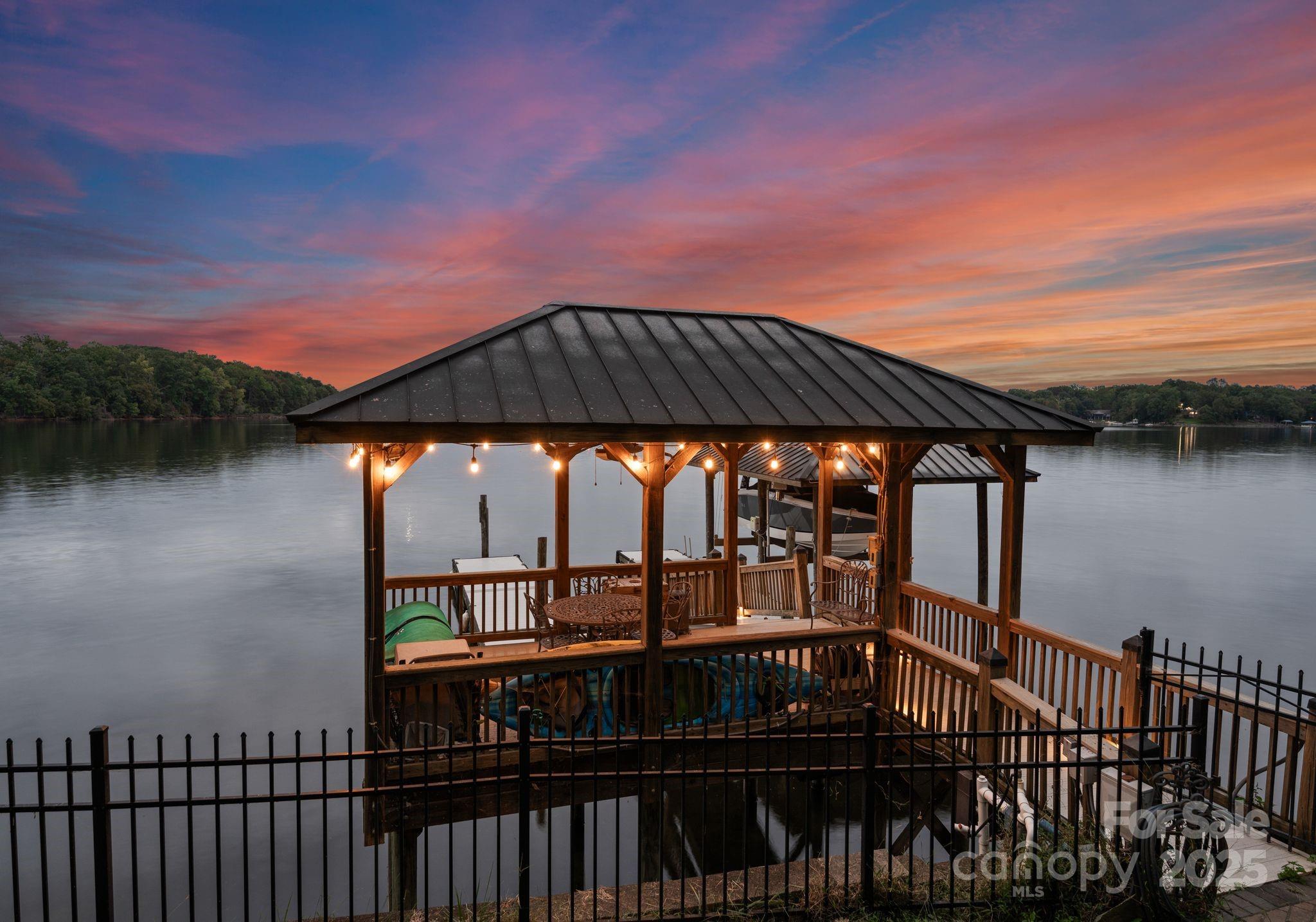 Pinnacle Shores - Residential