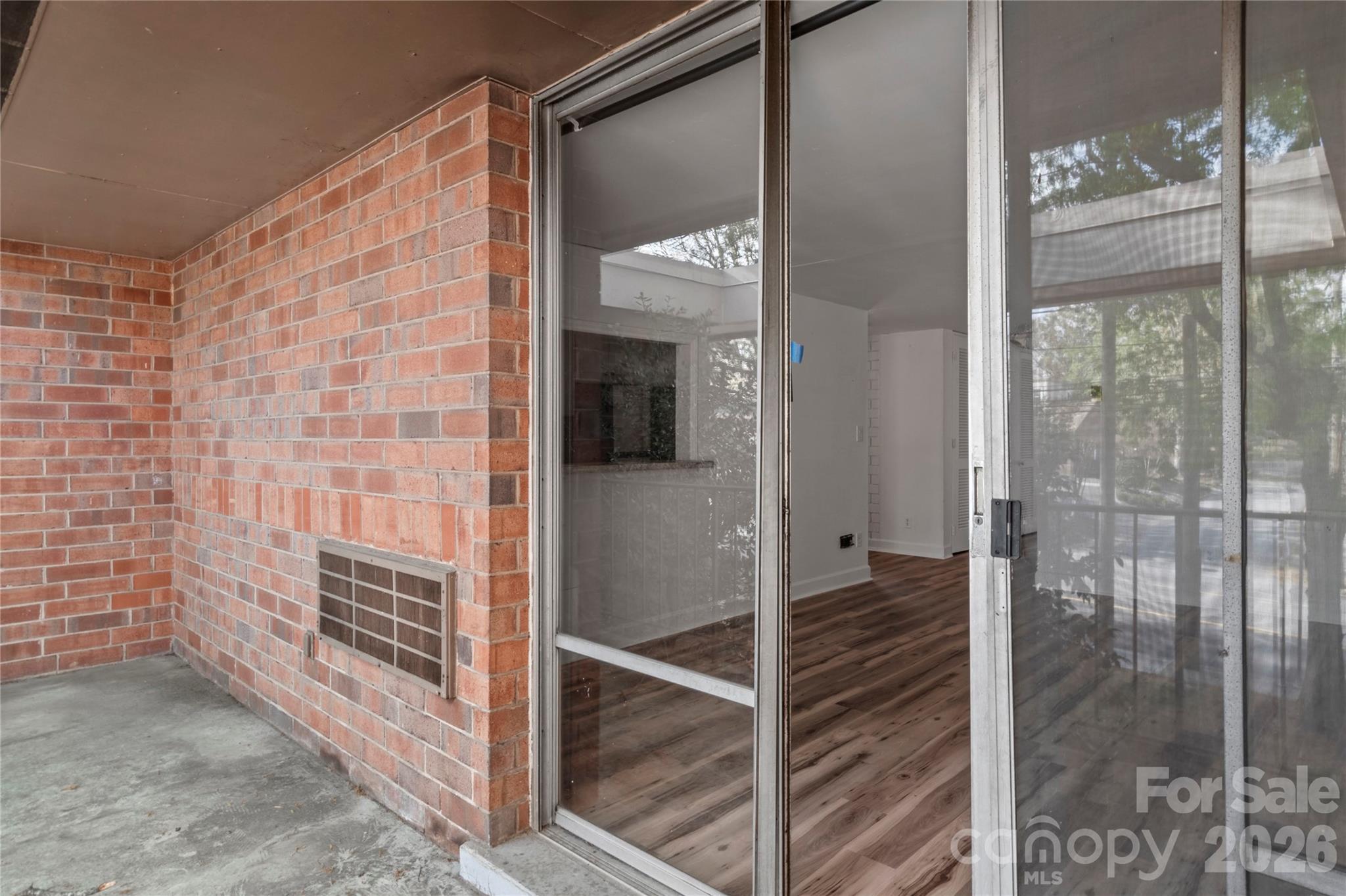 Hawthorne Court Condominiums - Residential