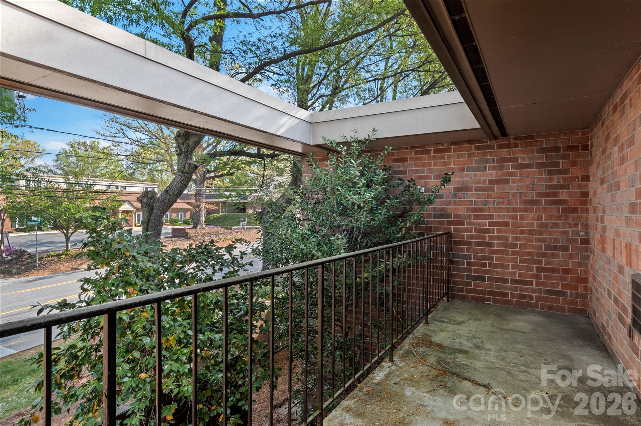 Hawthorne Court Condominiums - Residential