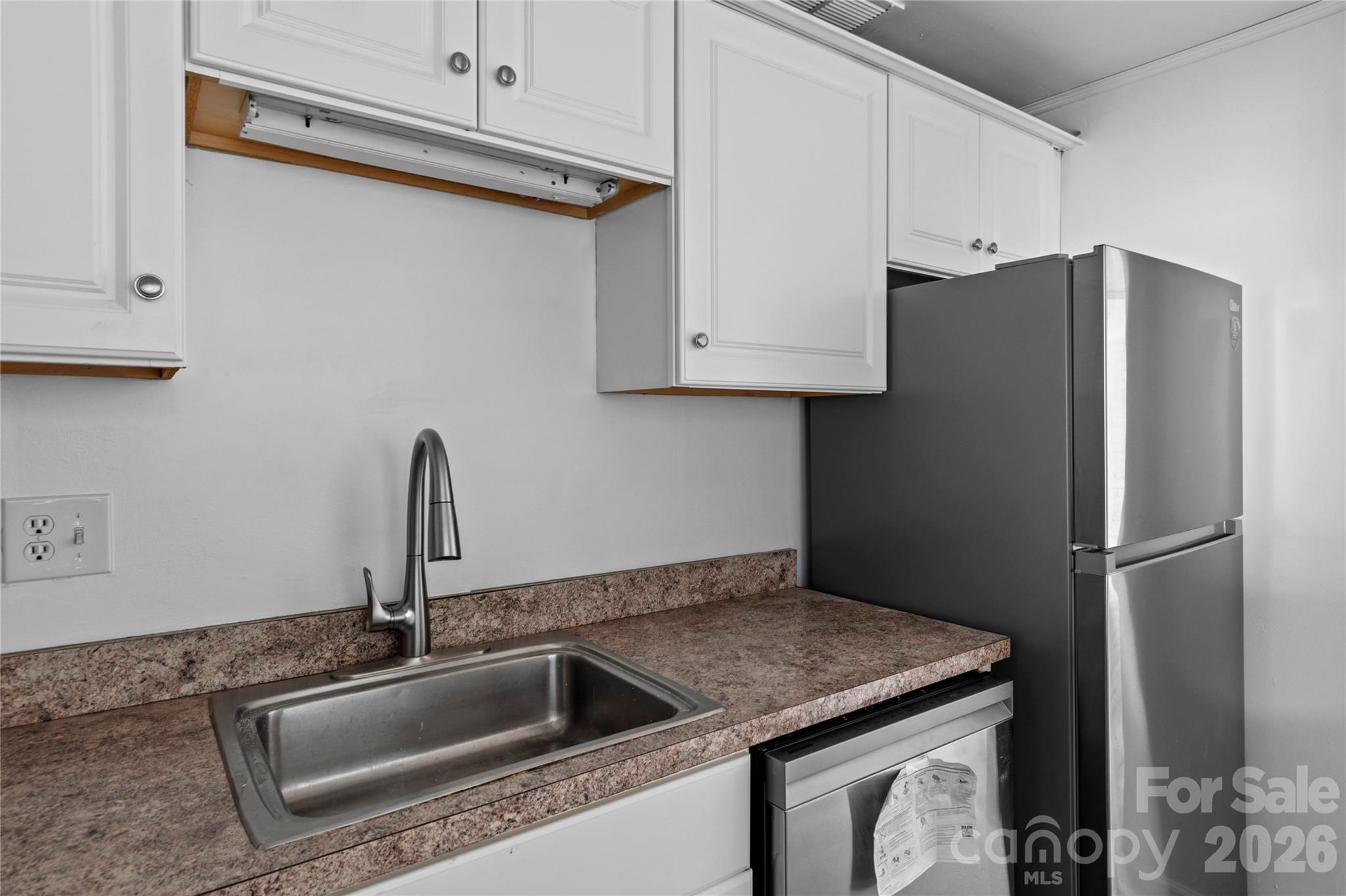 Hawthorne Court Condominiums - Residential