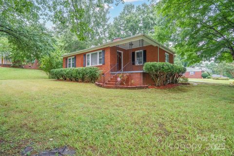 Photo of 128 Wilson Street NE, Concord, NC 28025 (MLS # 4289974) Photo of 128 Wilson Street NE, Concord, NC 28025 (MLS # 4289974)
