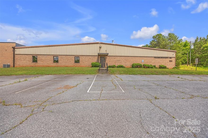 Unlock the potential of 1824?Brian Drive NE — a well-located, production-ready facility with over 24000 SQFT and built-in infrastructure and highway accessibility. Wonderful parking, storage space, office space, and additional exterior storage with 5 Dock Doors and Drive- In Capability. Whether you're scaling a manufacturing footprint or sourcing an industrial homebase, this property offers a blend of functionality, visibility, and efficiency.