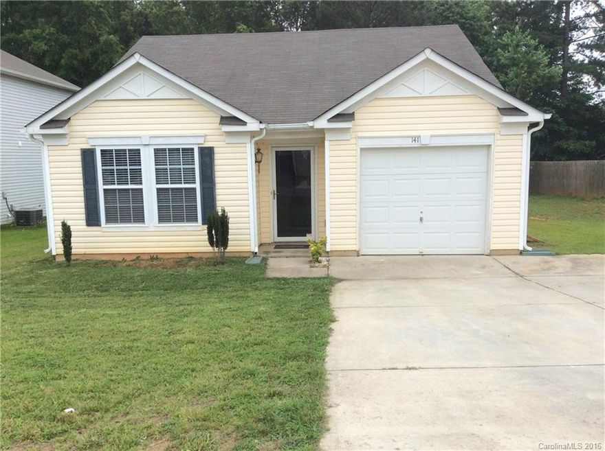Welcome home!!
Cute house with nice floor plan. Spacious family room and kitchen that is separated by a bar, allowing conversation to flow. Refrigerator, washer and dryer to stay. Back yard backs up to the woods, for a feeling of privacy. Home warranty provided.