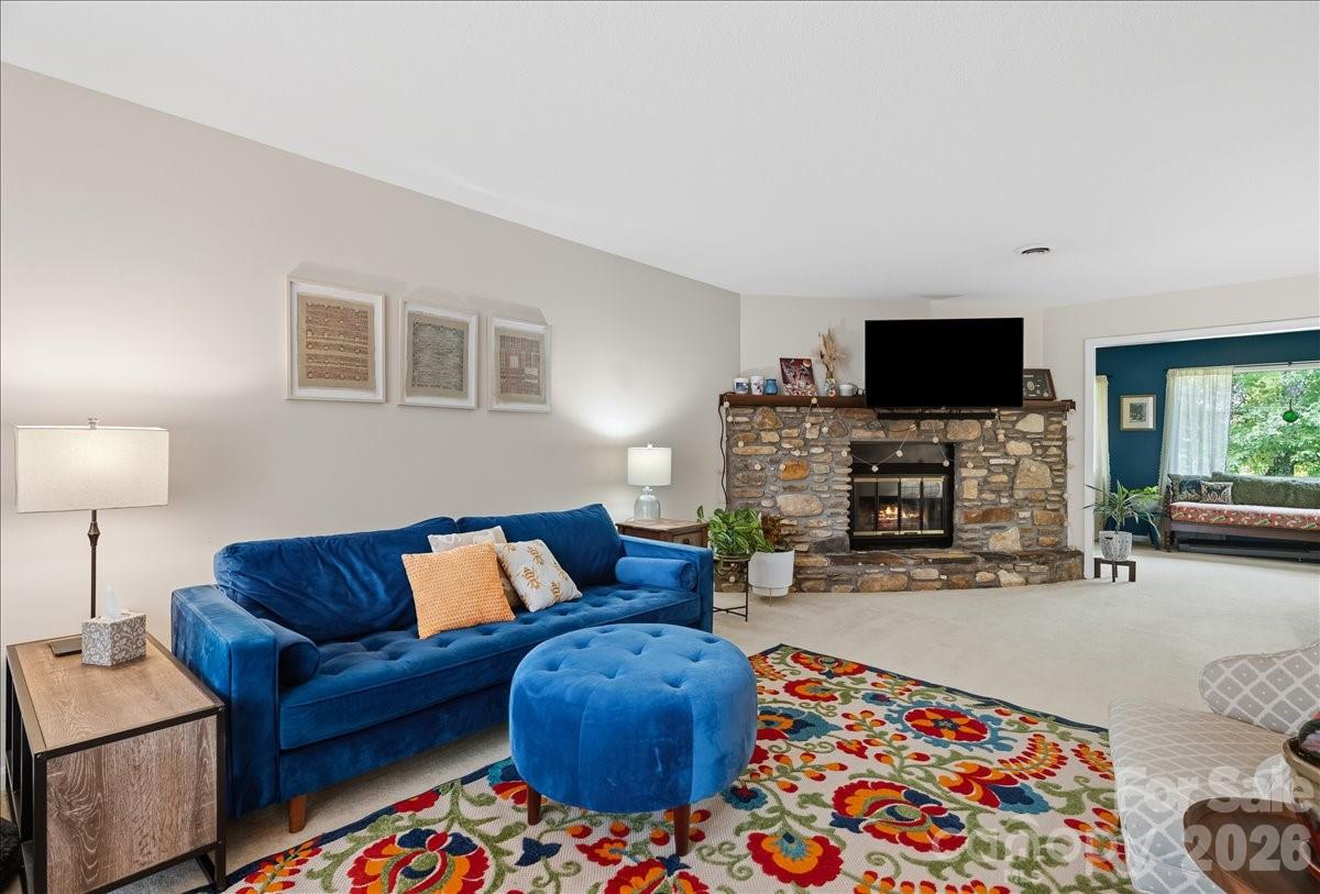 16 Woodsong Lane