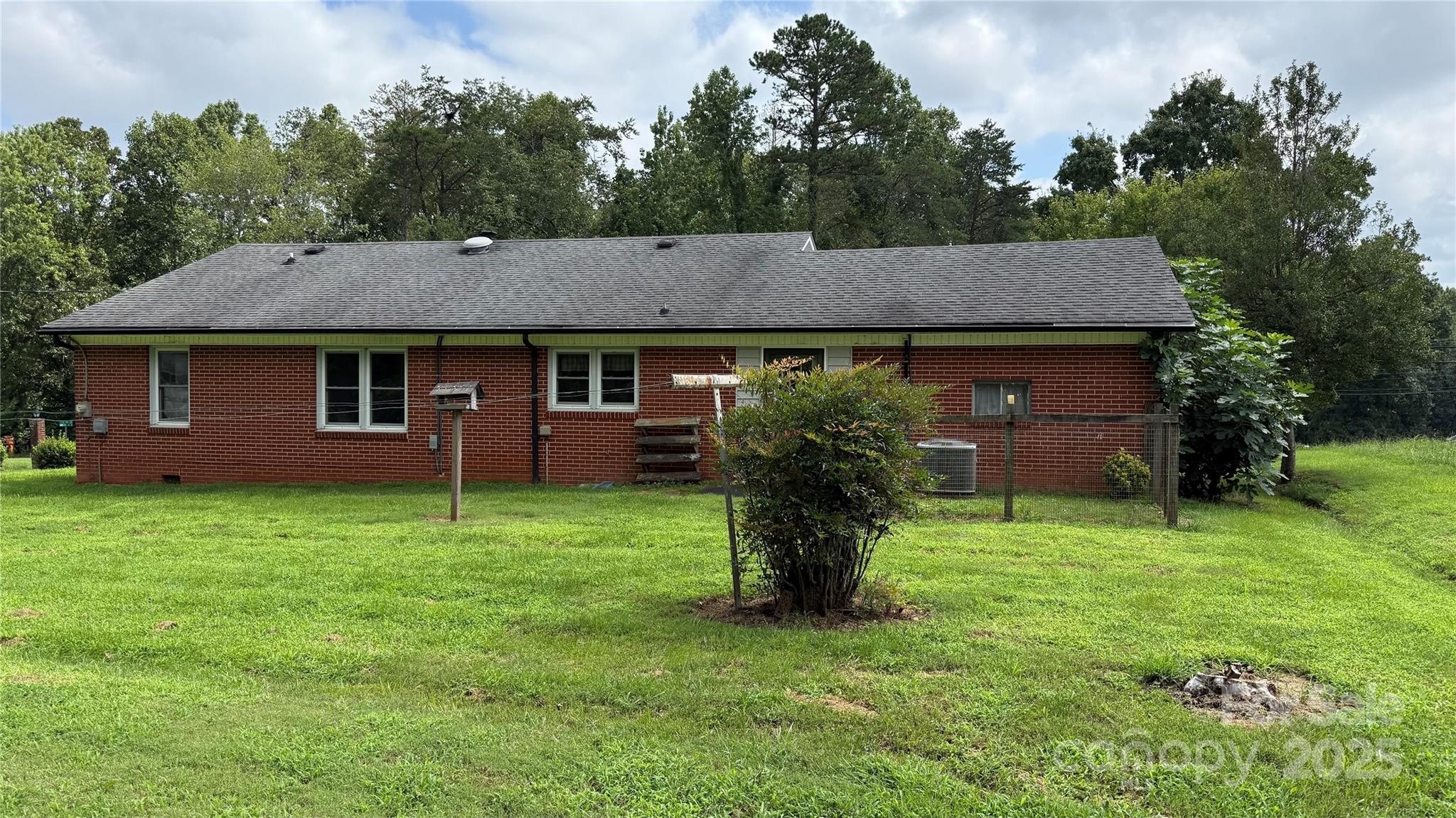 Morganton, North Carolina 28655, United States, 2 Bedrooms Bedrooms, ,1 BathroomBathrooms,Residential,Under Contract,194187