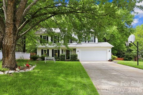 Photo of 3009 Oakcroft Drive, Matthews, NC 28105 (MLS # 4386062)