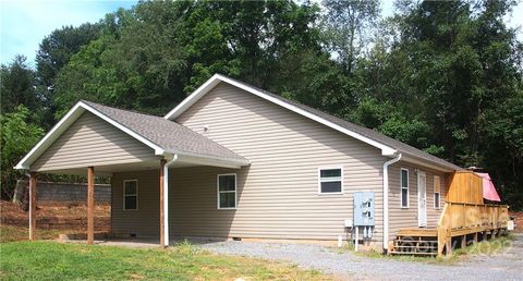 Single Family Residence in Waynesville NC 110 Felmet Street.jpg