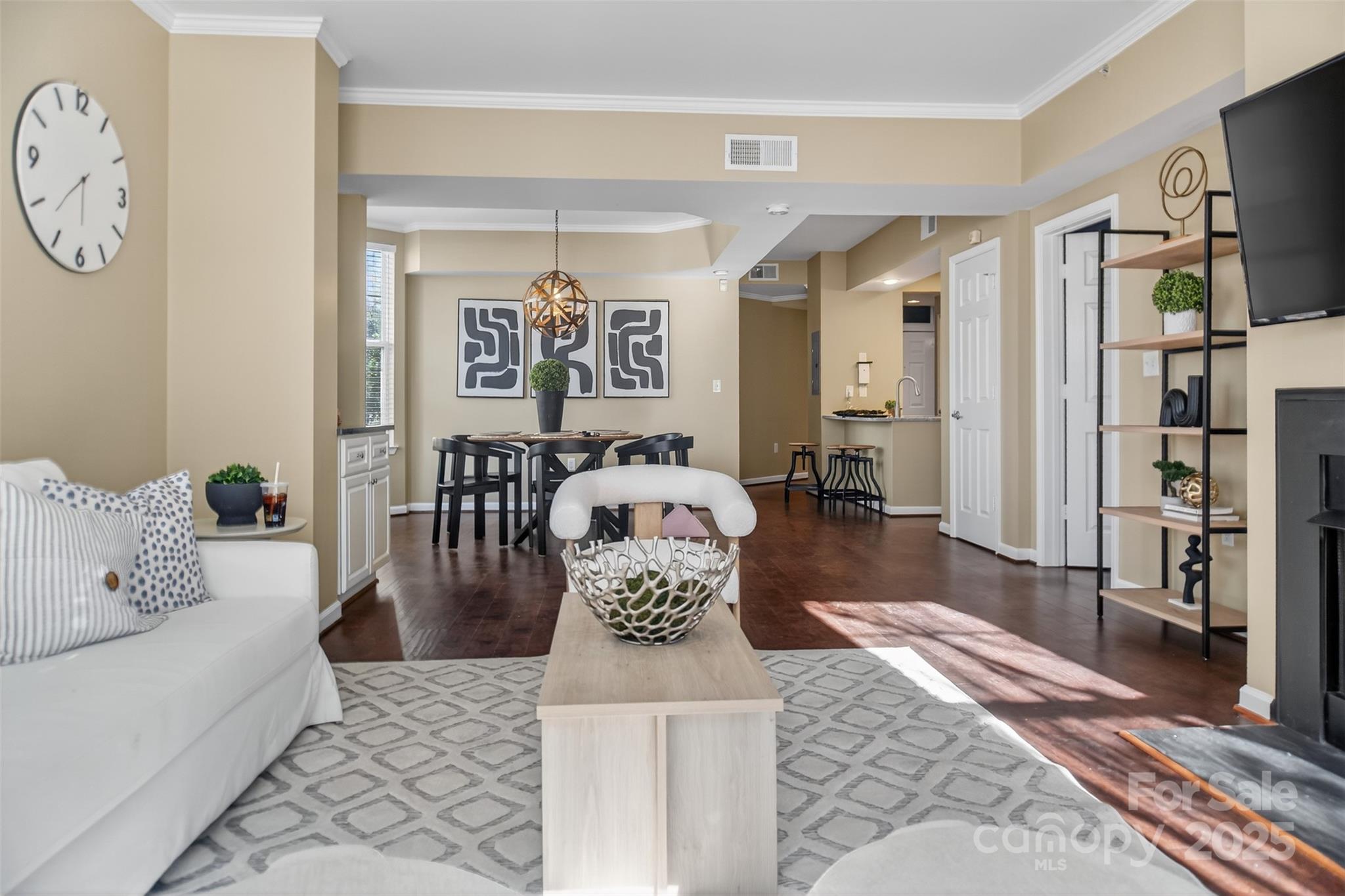 405 W 7th Street 300