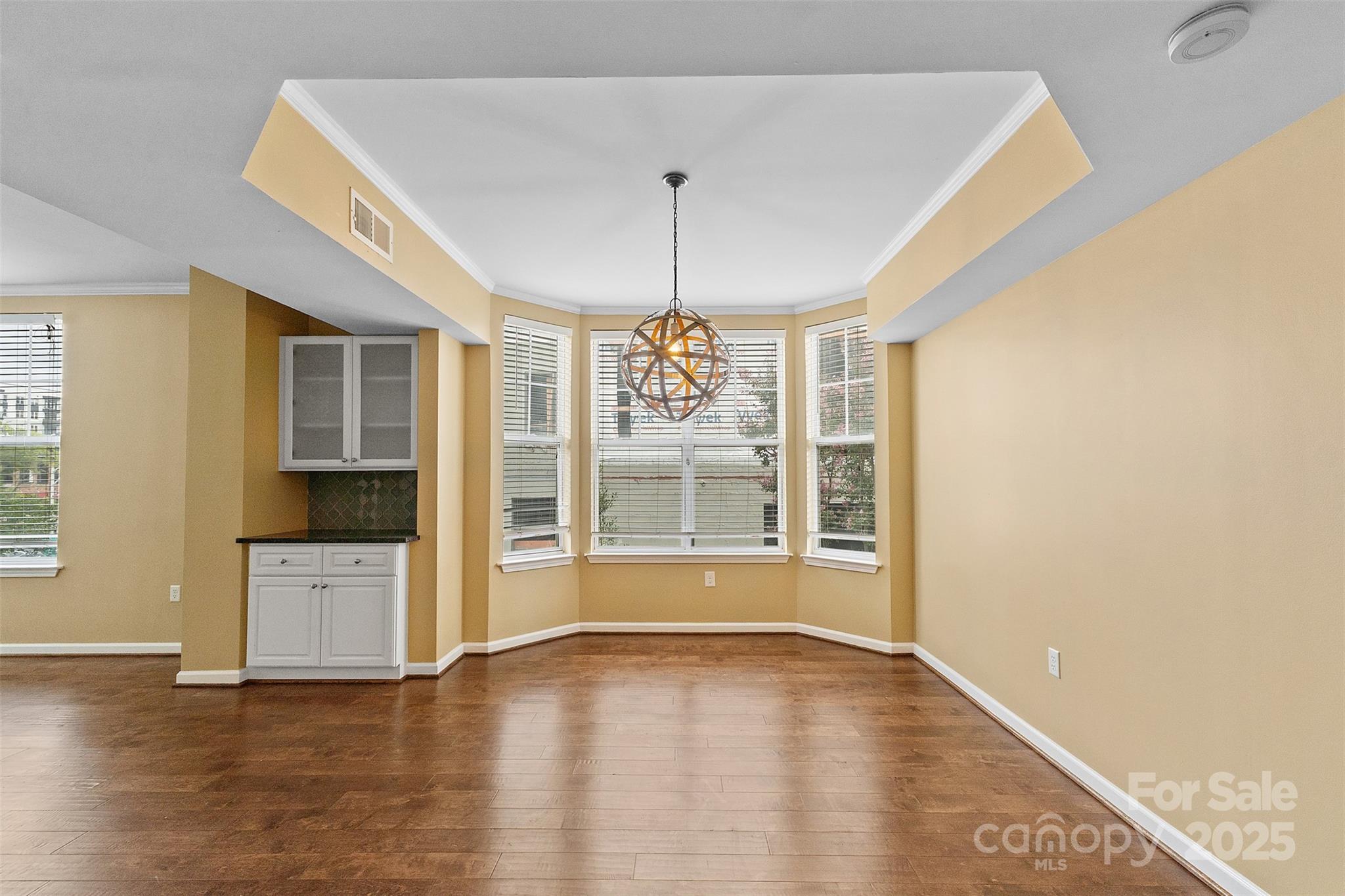 405 W 7th Street 300