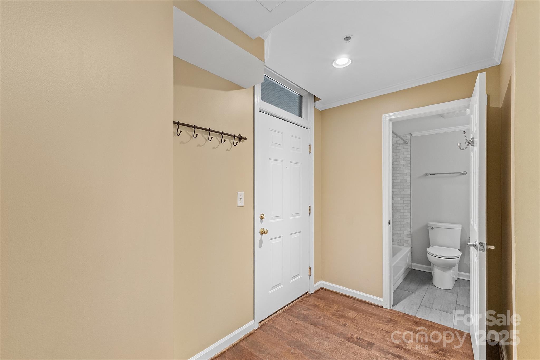 405 W 7th Street 300