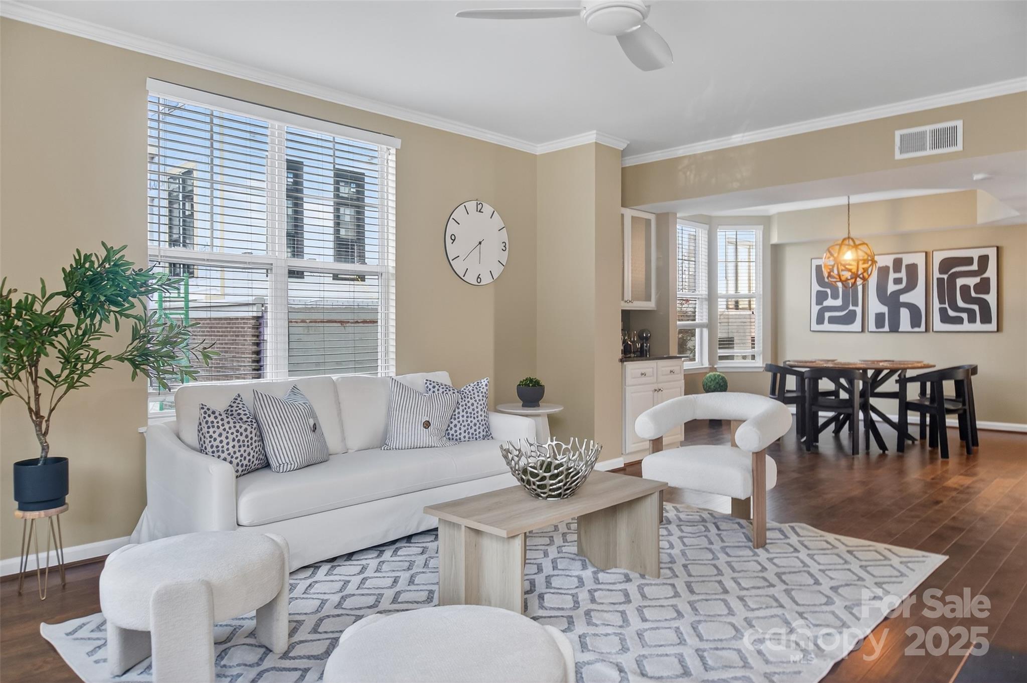 405 W 7th Street 300