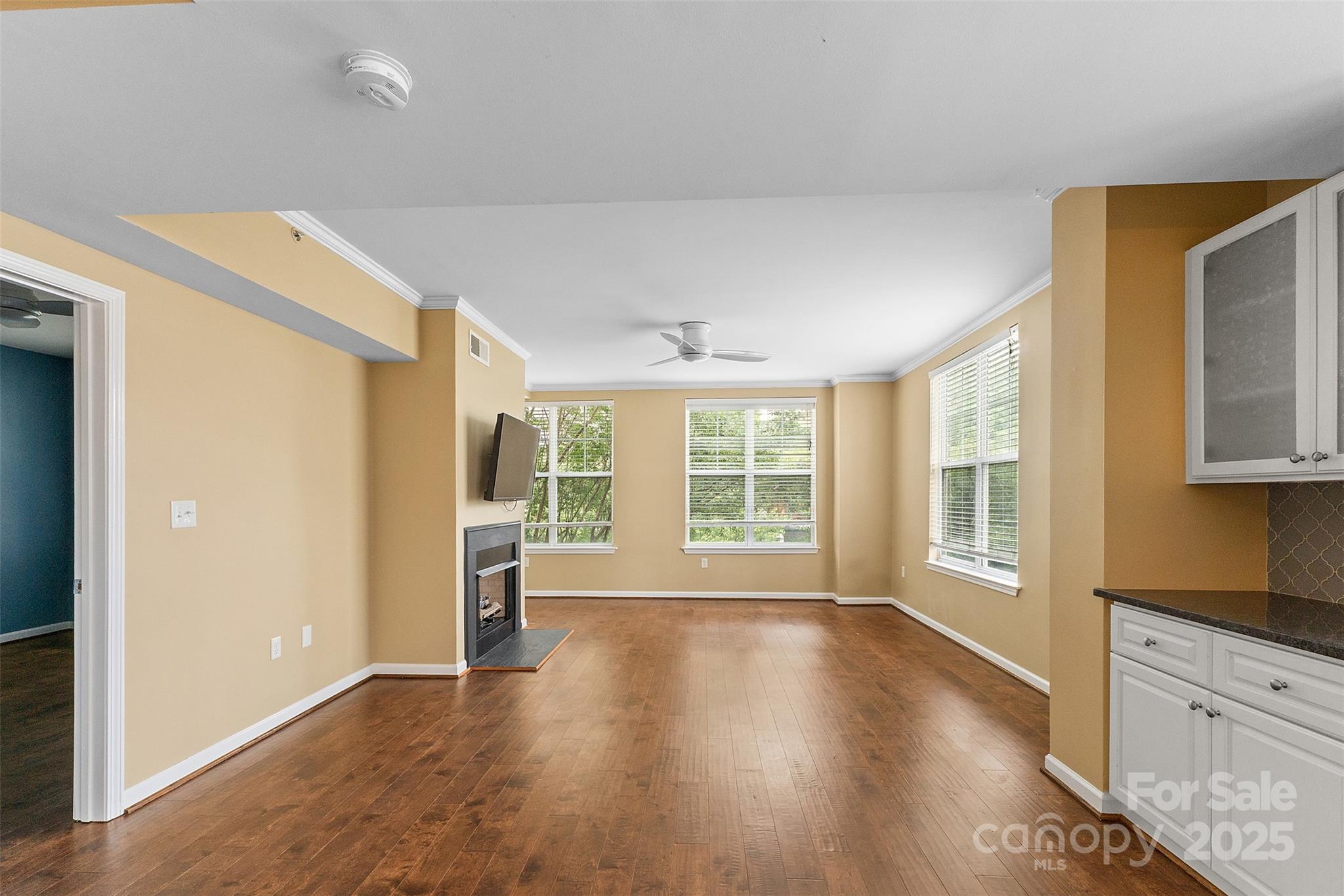 405 W 7th Street 300