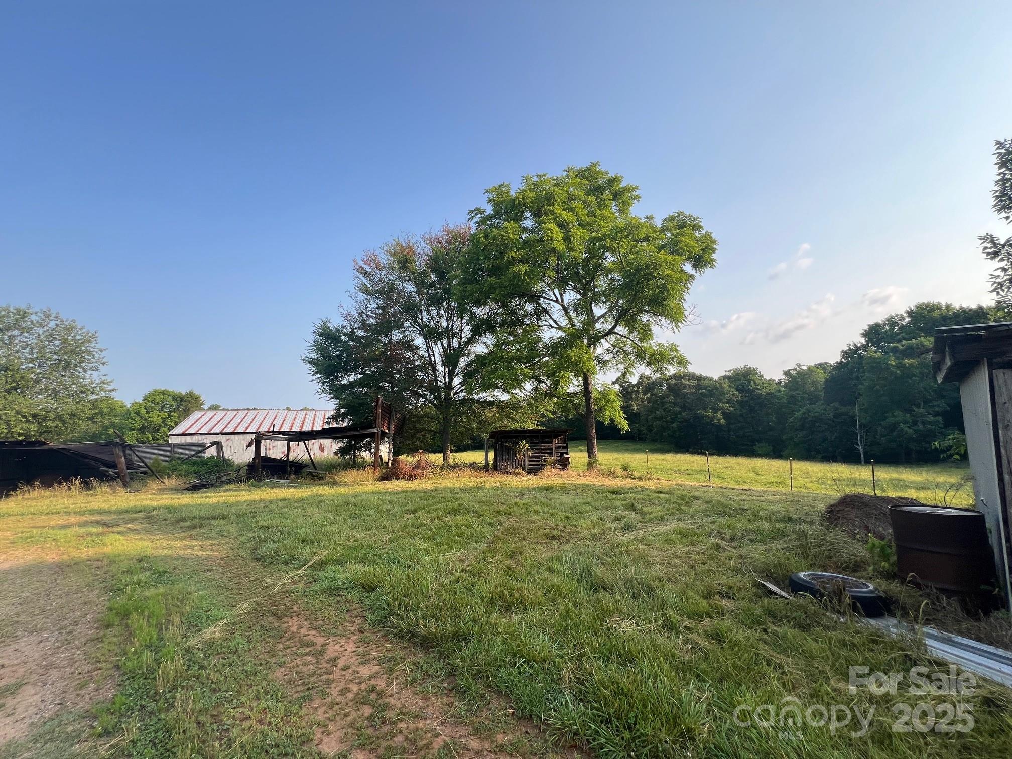 906 E Monbo Road