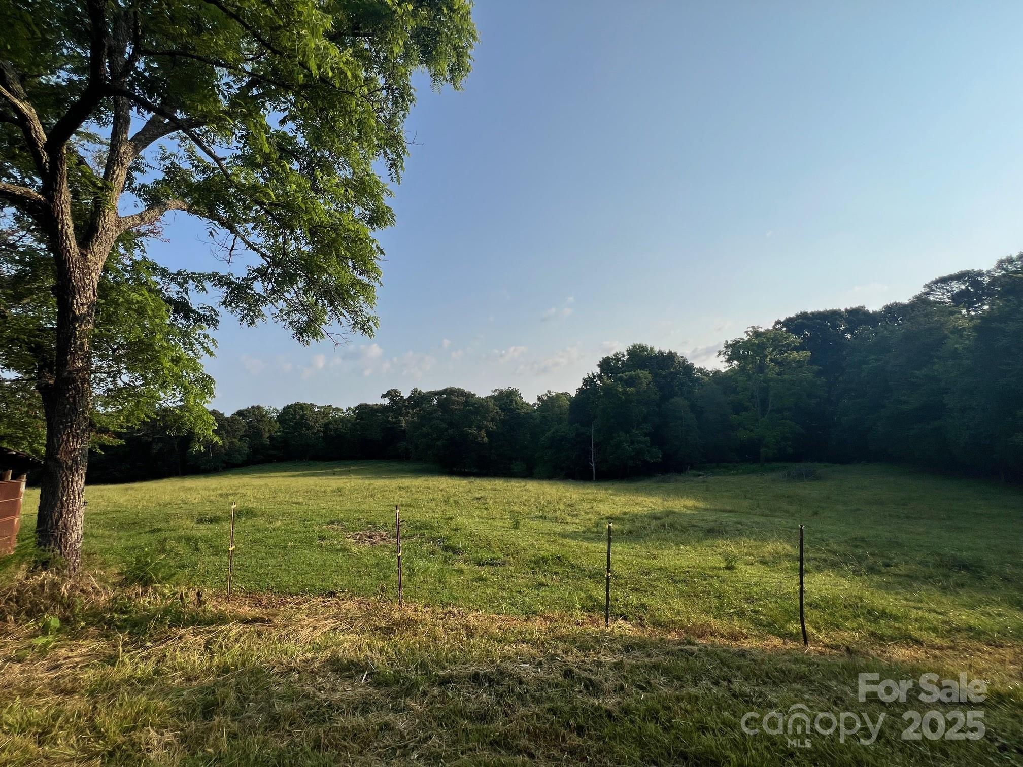 906 E Monbo Road