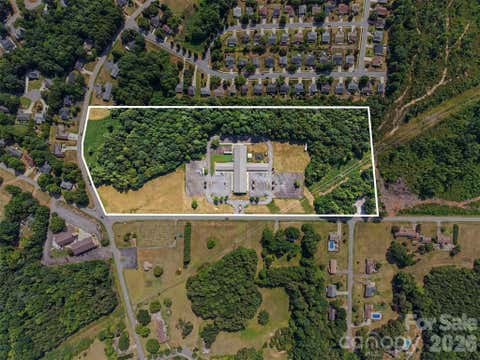 Photo of 1855 6th Street SE, Hickory, NC 28602 (MLS # 4405010)