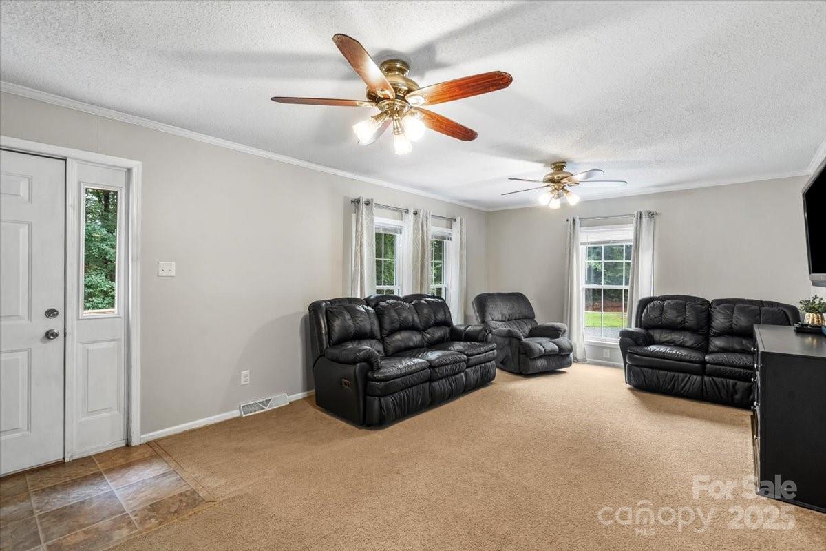 1764 Tomlinson Loop
