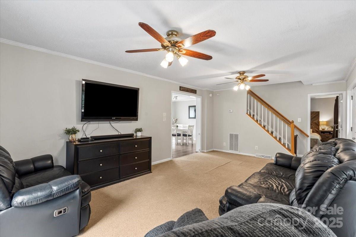 1764 Tomlinson Loop