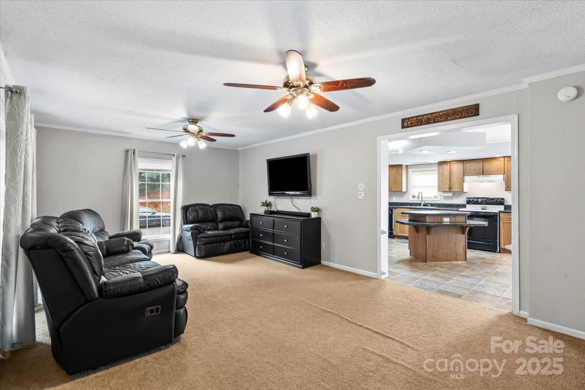 1764 Tomlinson Loop